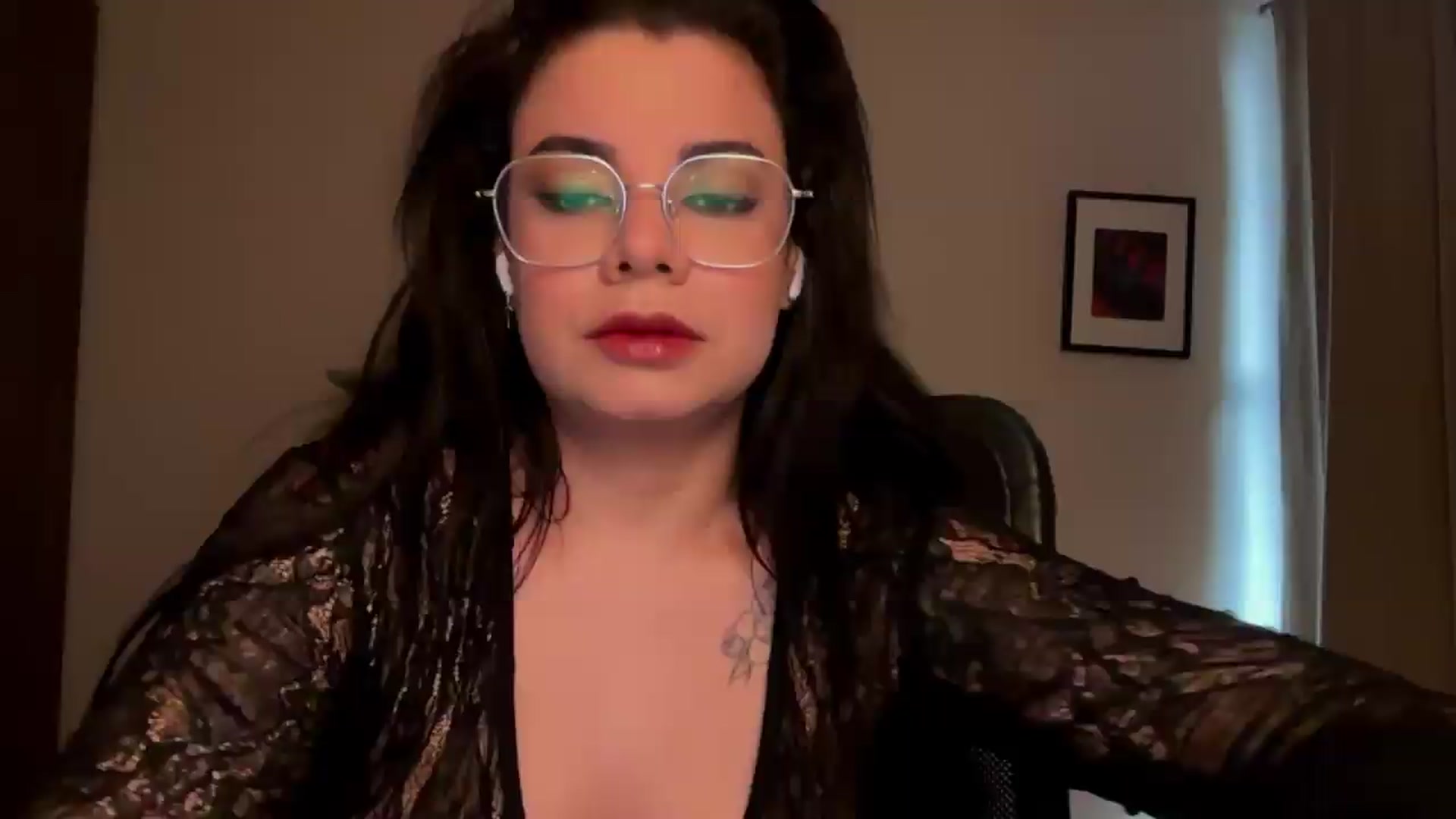Gallery image thumbnail from Sasha_Noir's myfreecams stream on, 08/14/2026, 24:04 image 6 of 20