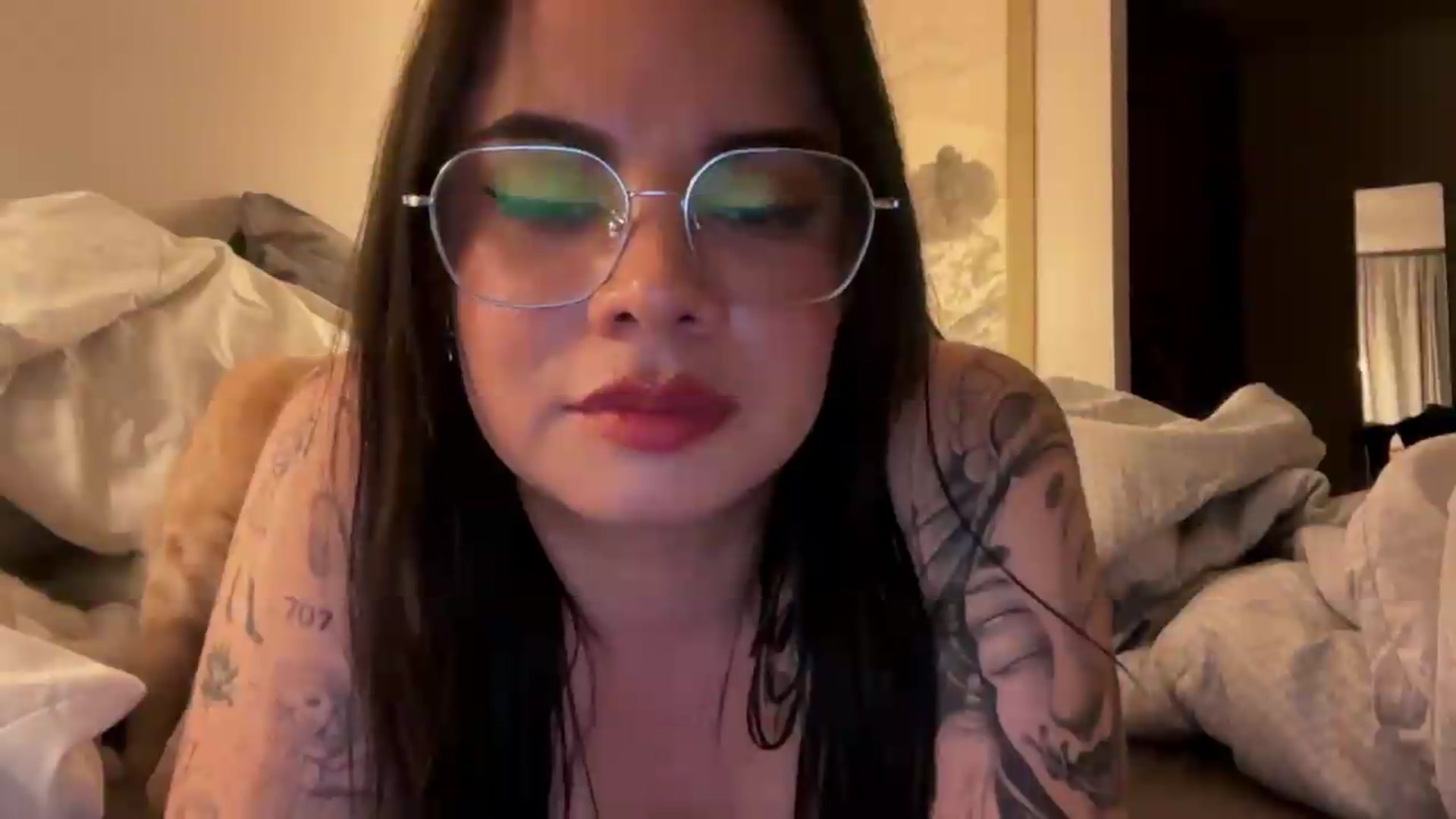 Gallery image thumbnail from Sasha_Noir's myfreecams stream on, 08/16/2026, 02:01 image 9 of 20