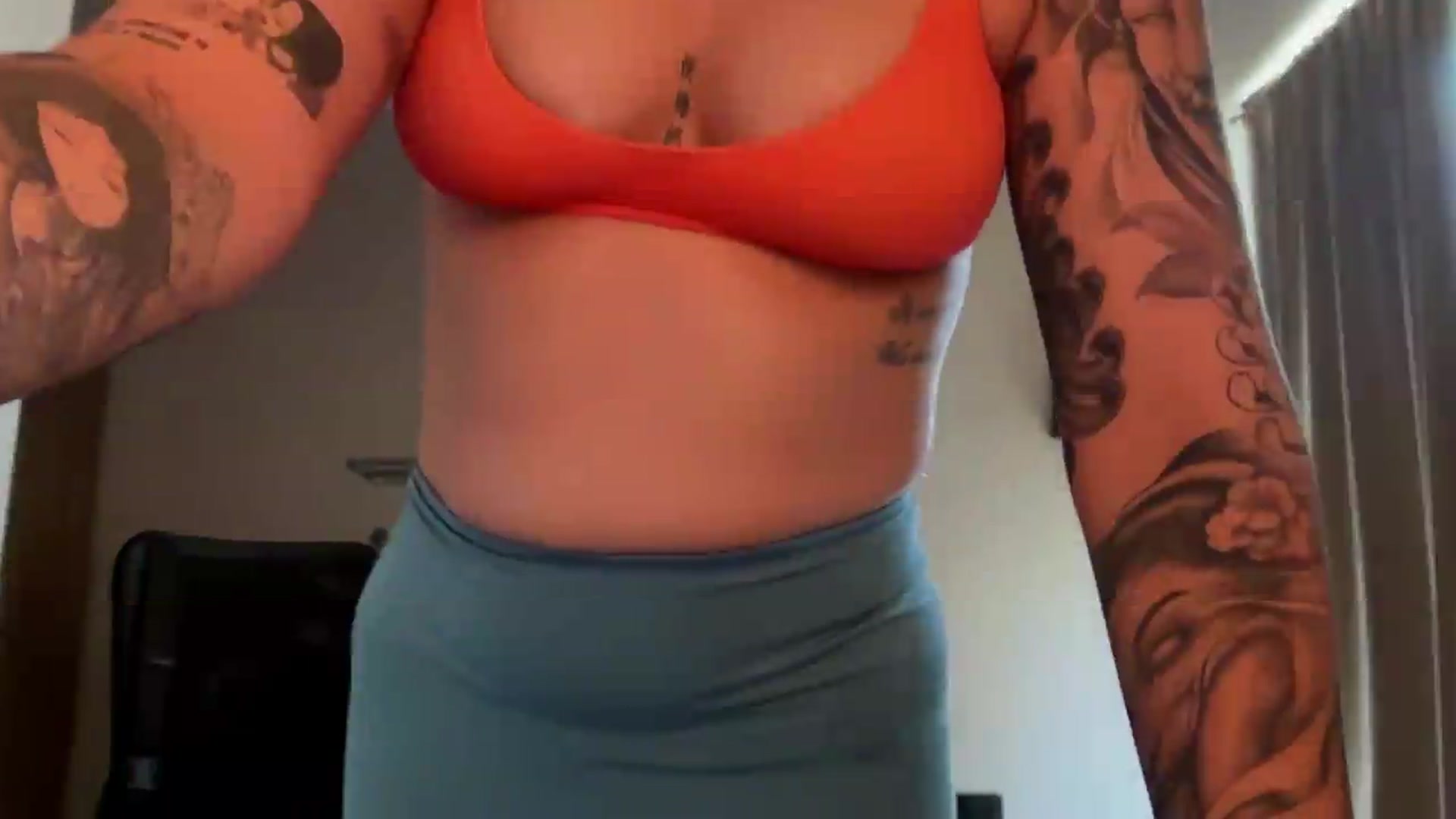 Gallery image thumbnail from Sasha_Noir's myfreecams stream on, 08/17/2026, 23:06 image 12 of 20