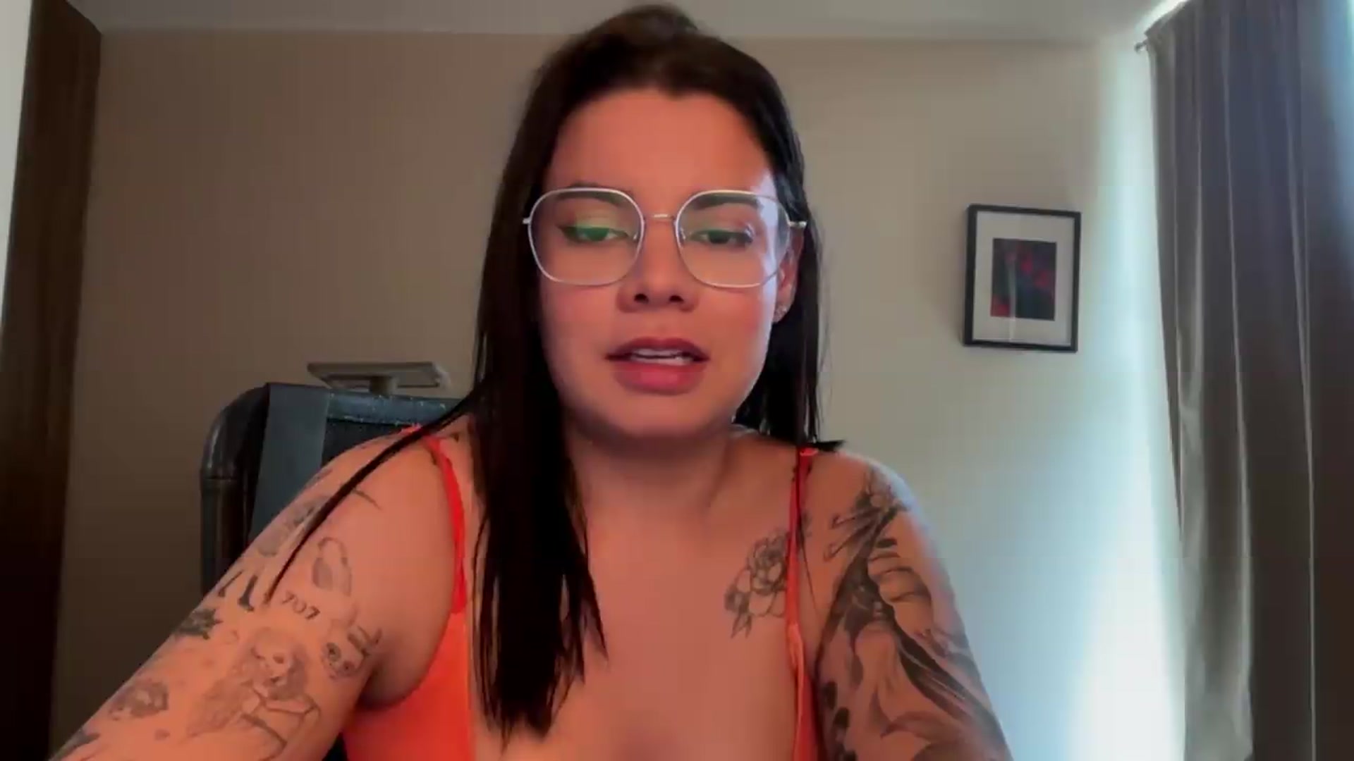Gallery image thumbnail from Sasha_Noir's myfreecams stream on, 08/17/2026, 23:06 image 18 of 20