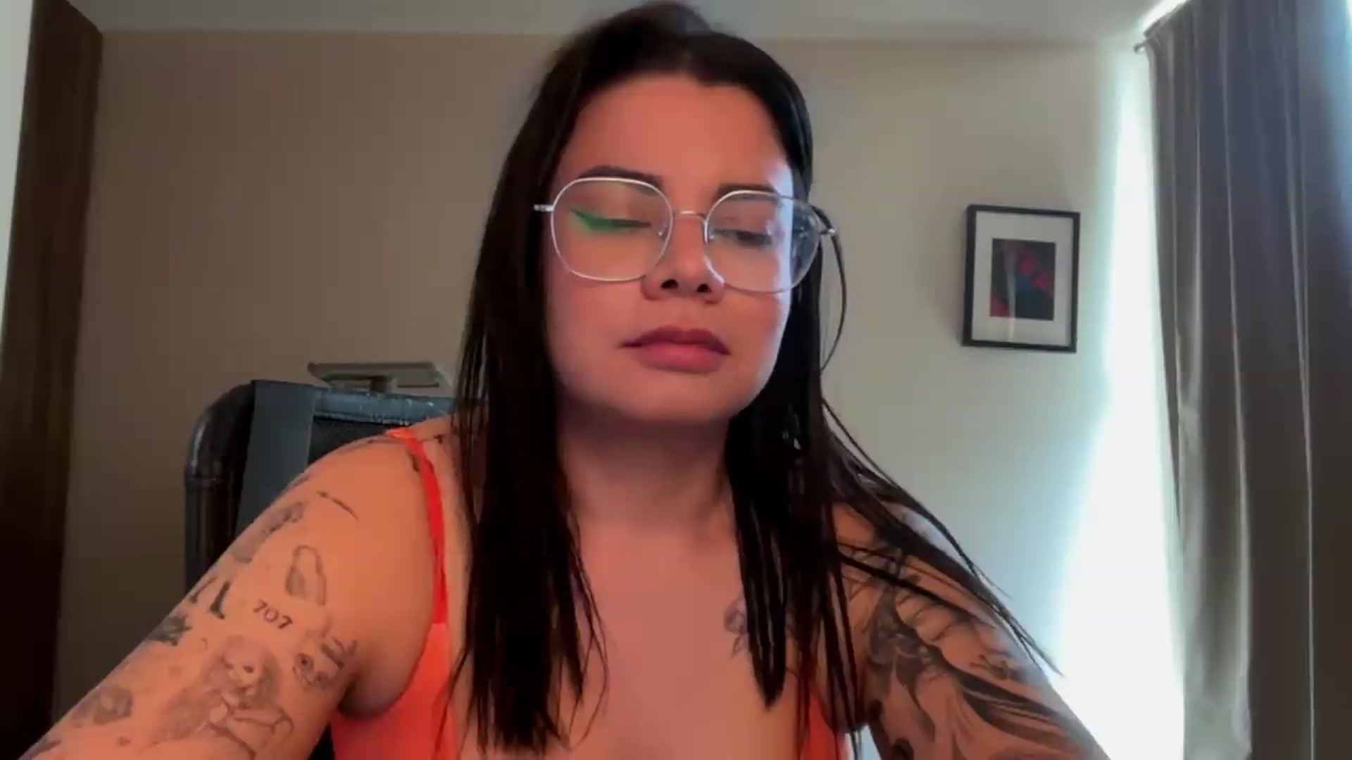 Gallery image thumbnail from Sasha_Noir's myfreecams stream on, 08/17/2026, 23:06 image 17 of 20