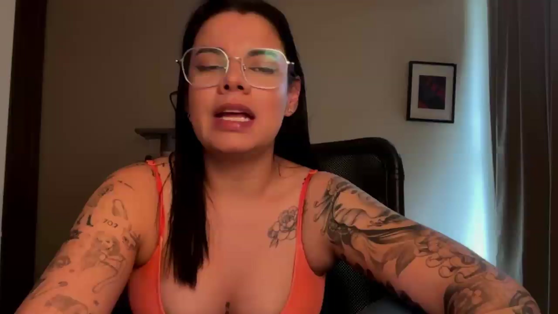Gallery image thumbnail from Sasha_Noir's myfreecams stream on, 08/18/2026, 24:22 image 6 of 20