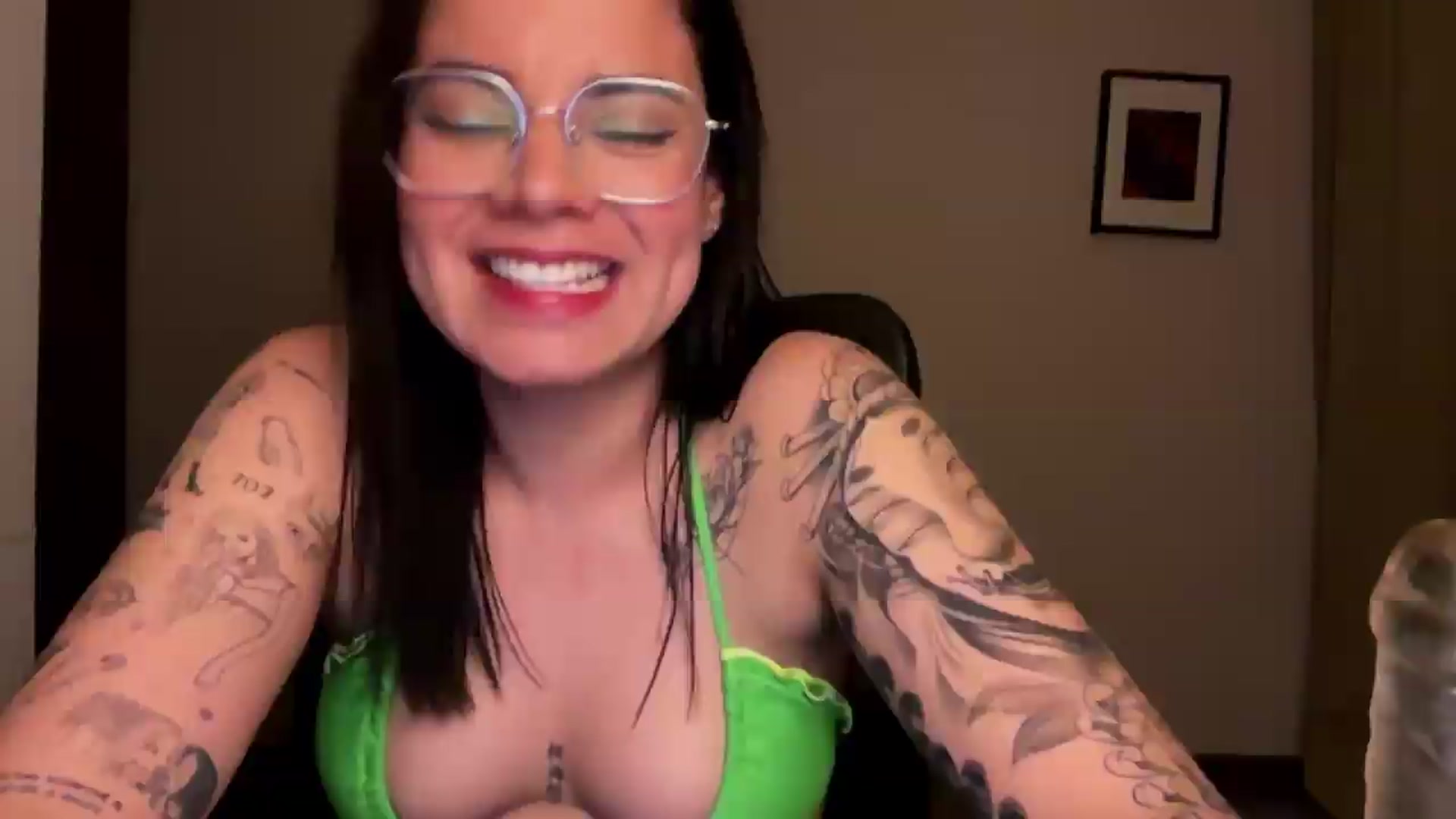 Gallery image thumbnail from Sasha_Noir's myfreecams stream on, 08/18/2026, 02:27 image 20 of 20