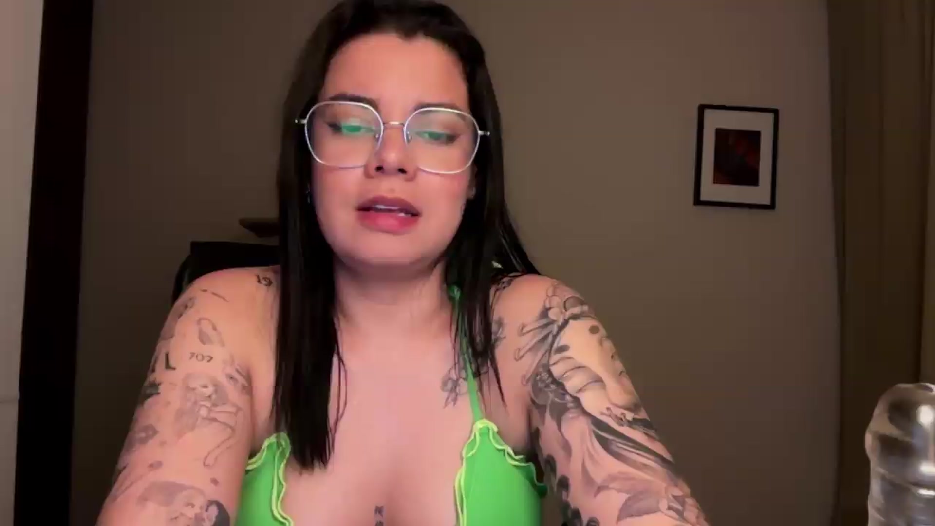 Gallery image thumbnail from Sasha_Noir's myfreecams stream on, 08/18/2026, 03:17 image 16 of 20