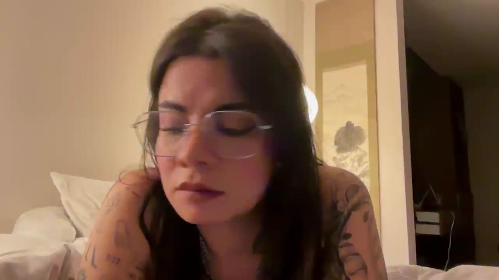 Gallery image thumbnail from Sasha_Noir's myfreecams stream on, 08/21/2026, 03:18 image 12 of 20
