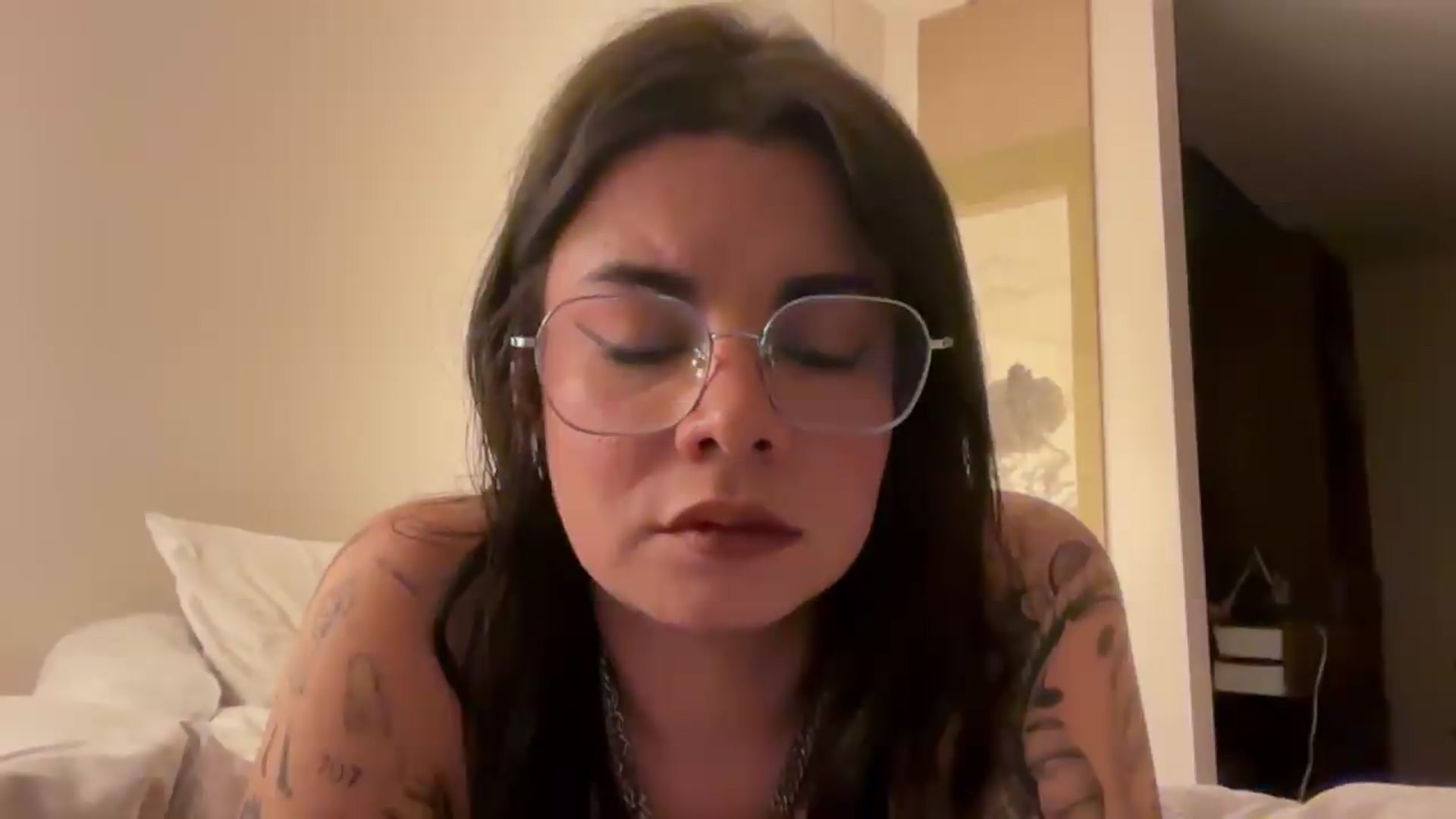 Gallery image thumbnail from Sasha_Noir's myfreecams stream on, 08/21/2026, 03:18 image 10 of 20