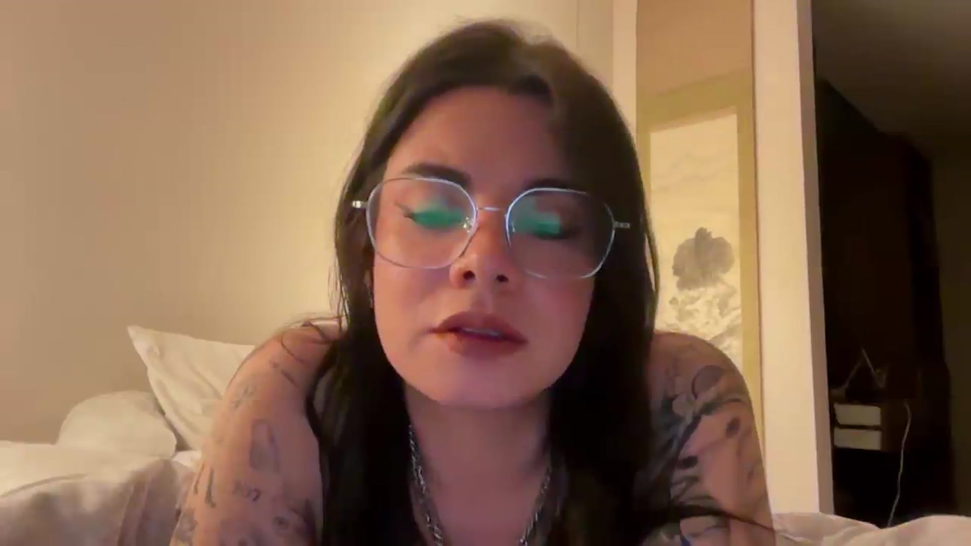 Gallery image thumbnail from Sasha_Noir's myfreecams stream on, 08/21/2026, 03:18 image 2 of 20
