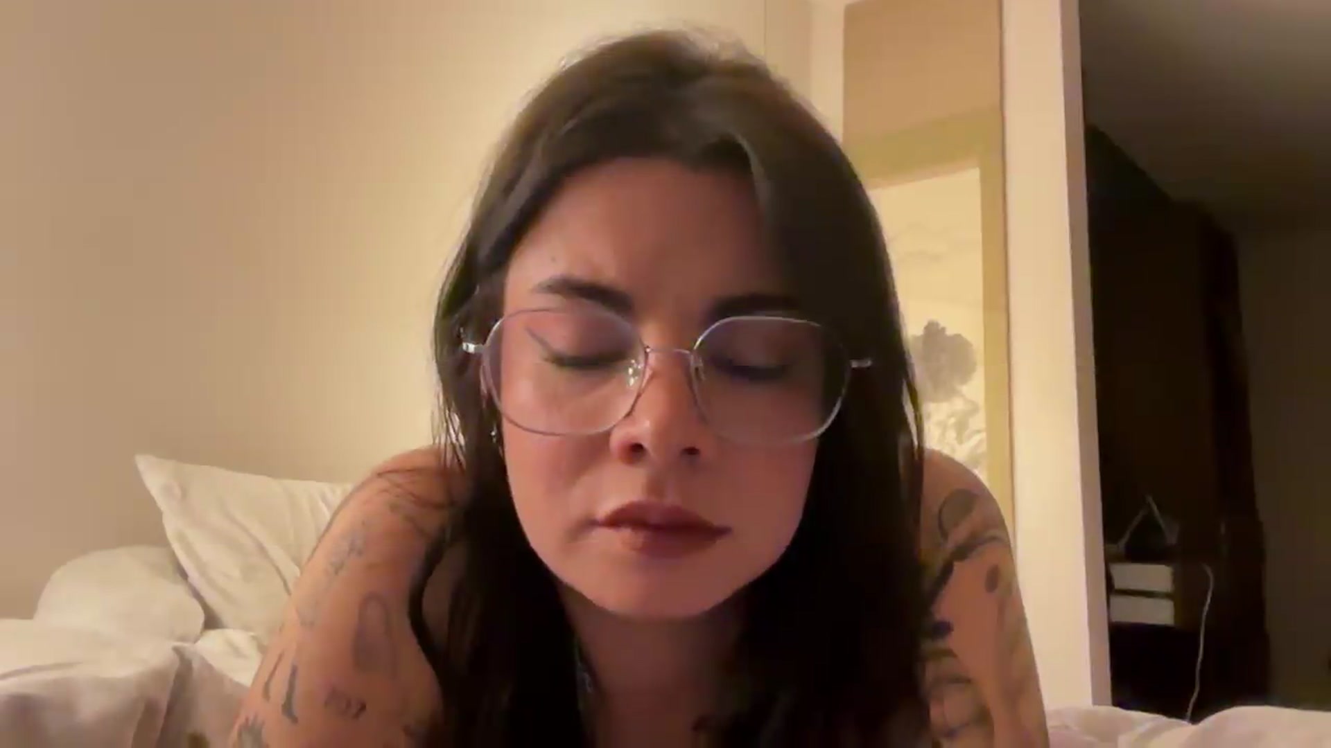 Gallery image thumbnail from Sasha_Noir's myfreecams stream on, 08/21/2026, 03:18 image 18 of 20