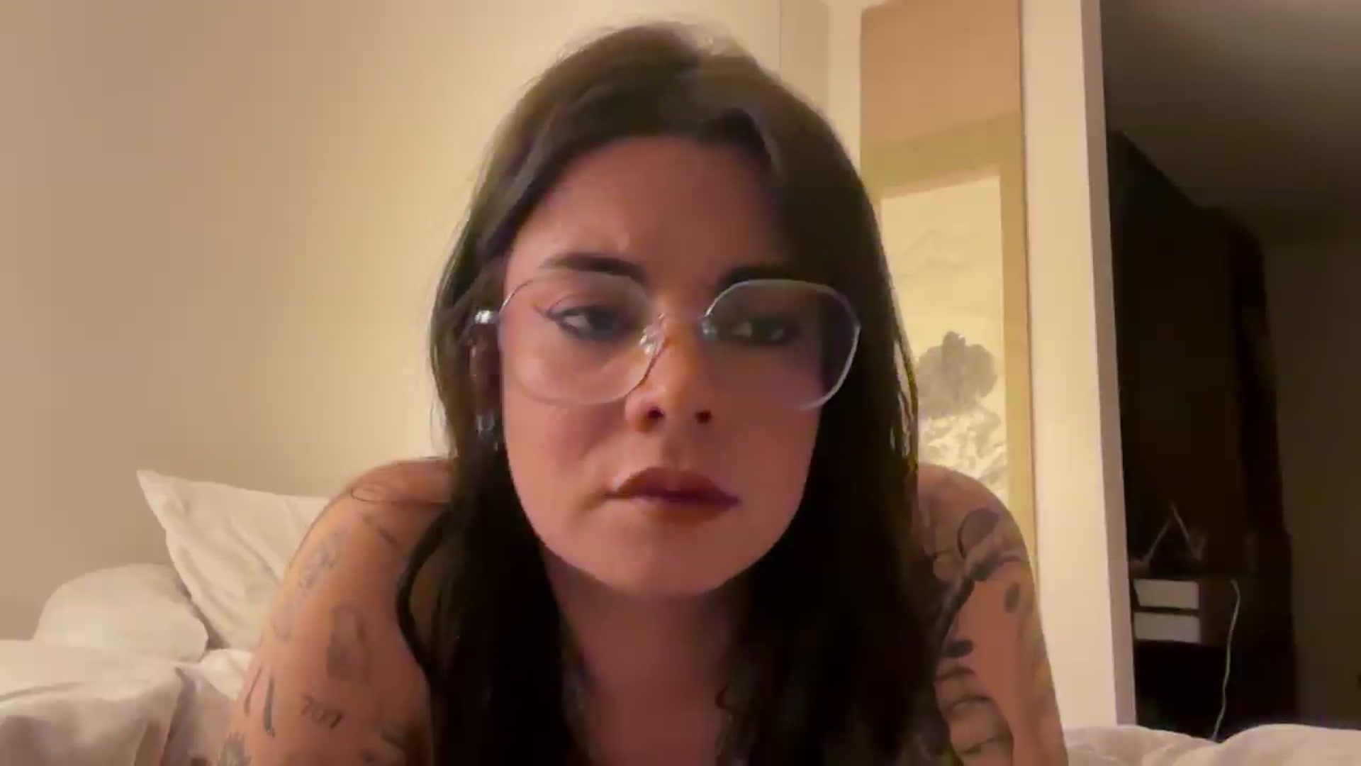 Gallery image thumbnail from Sasha_Noir's myfreecams stream on, 08/21/2026, 03:18 image 15 of 20