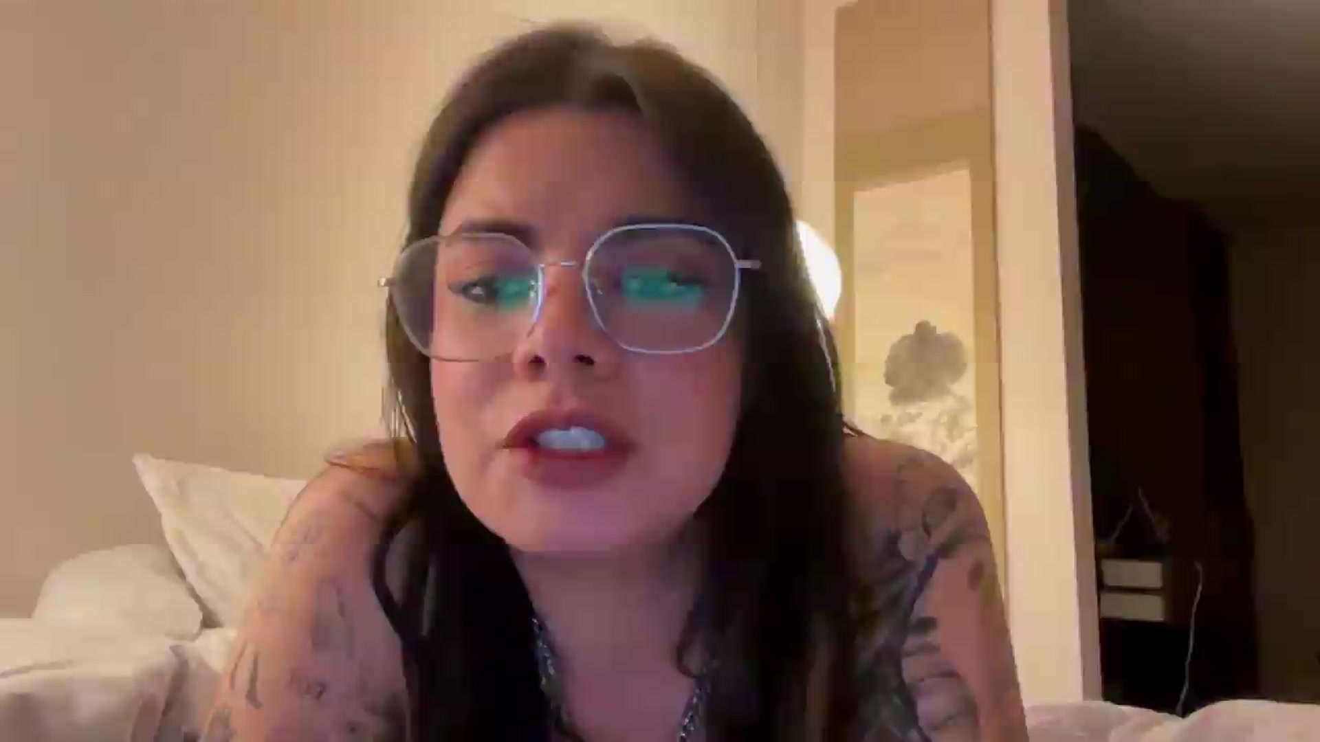 Gallery image thumbnail from Sasha_Noir's myfreecams stream on, 08/21/2026, 03:18 image 13 of 20
