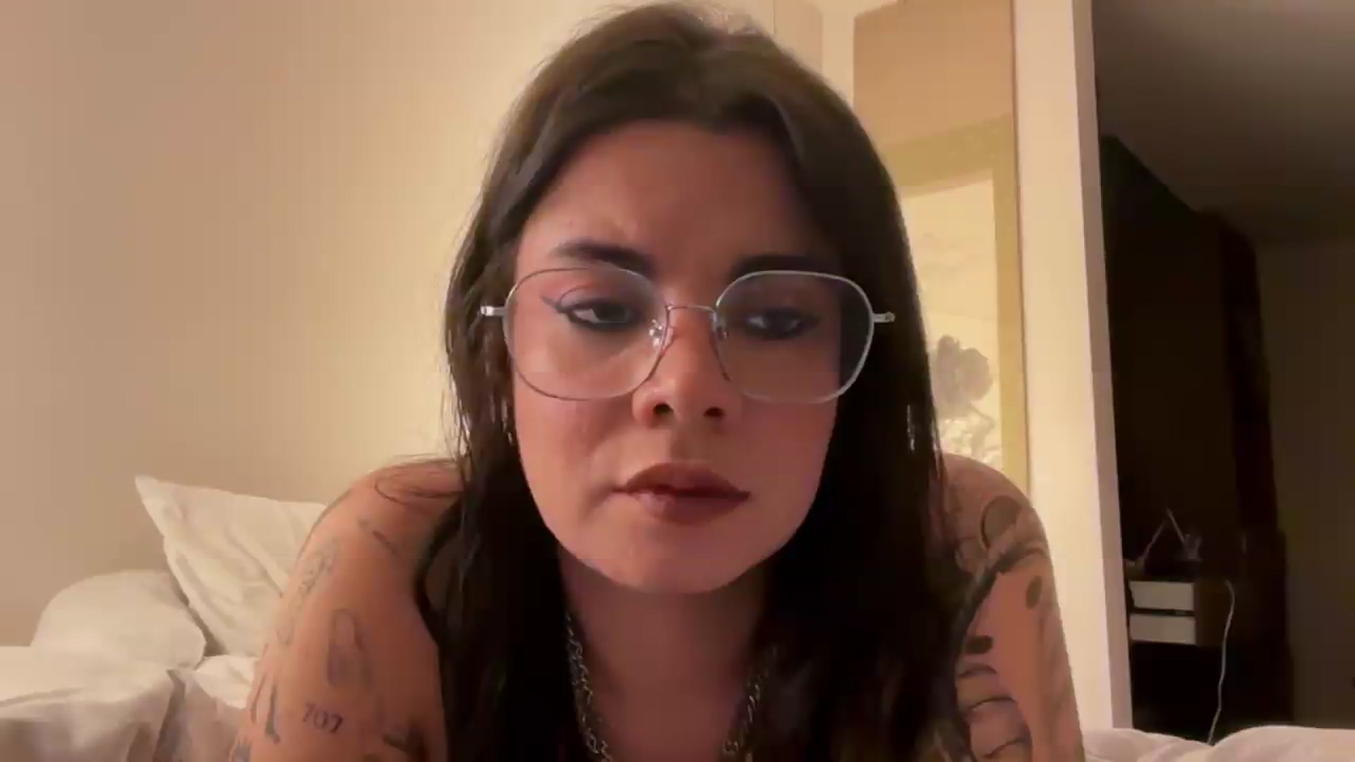 Gallery image thumbnail from Sasha_Noir's myfreecams stream on, 08/21/2026, 03:18 image 9 of 20