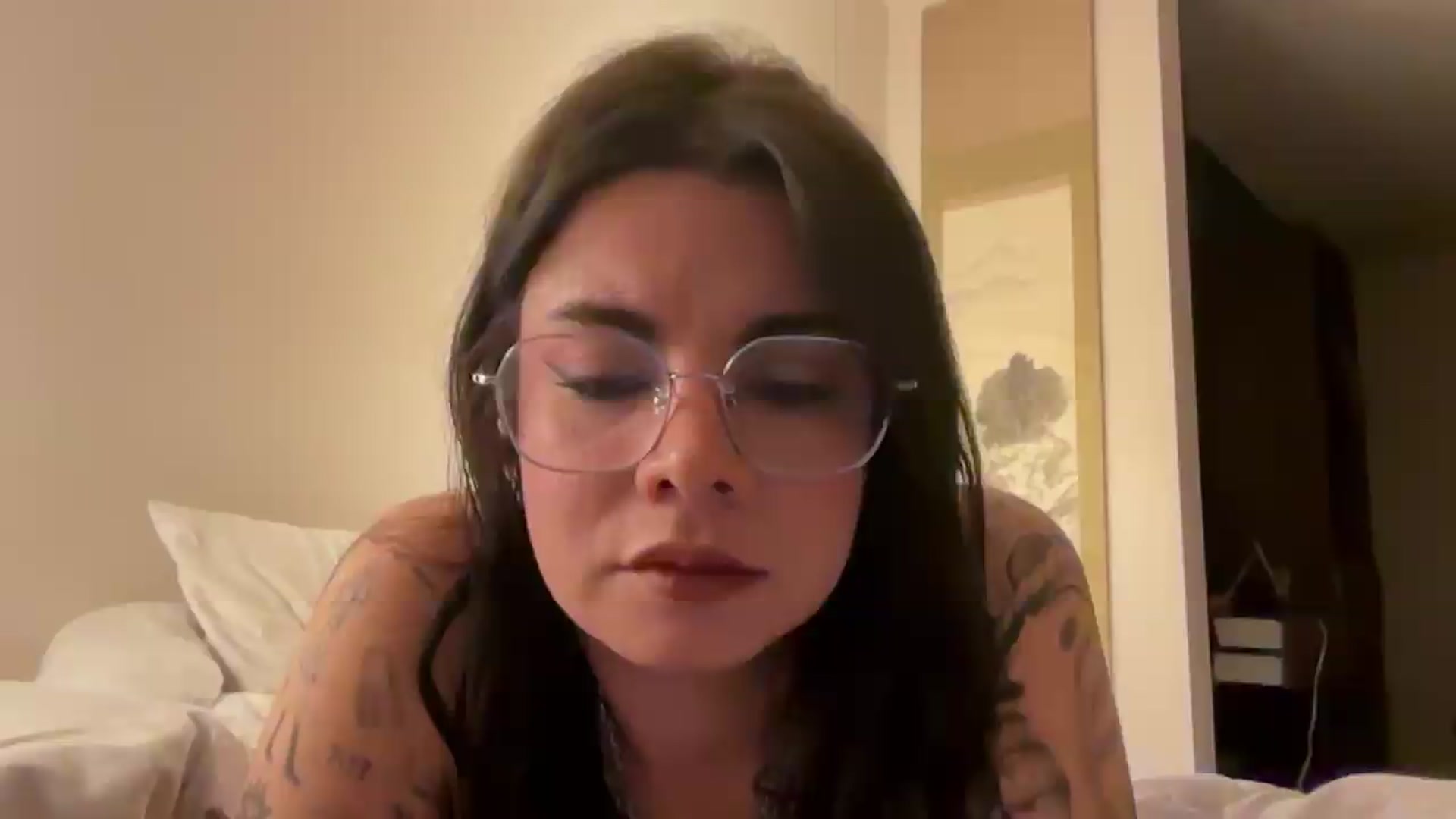 Gallery image thumbnail from Sasha_Noir's myfreecams stream on, 08/21/2026, 03:18 image 17 of 20
