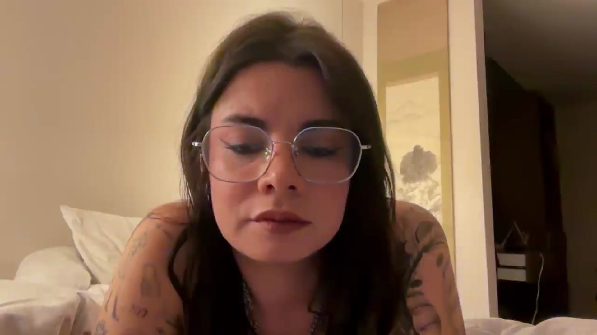 Gallery image thumbnail from Sasha_Noir's myfreecams stream on, 08/21/2026, 03:18 image 14 of 20