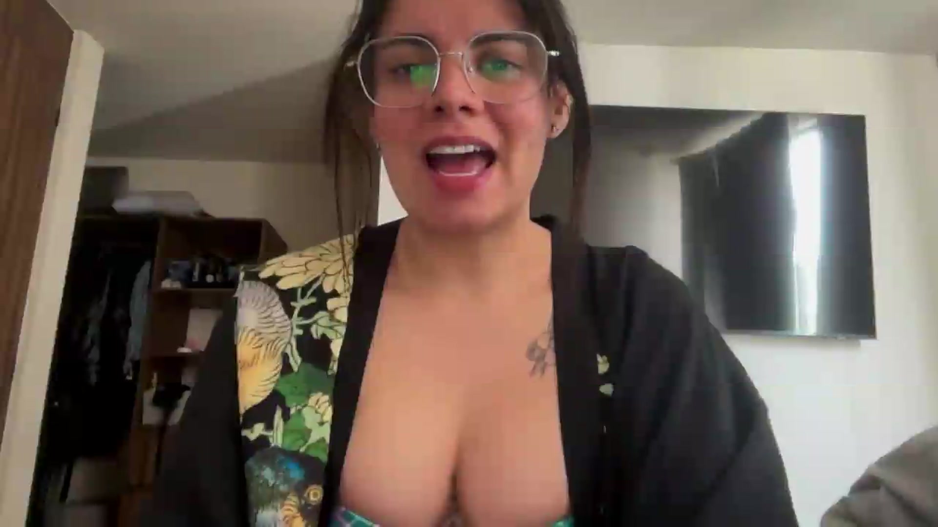 Gallery image thumbnail from Sasha_Noir's myfreecams stream on, 08/26/2026, 19:46 image 4 of 20