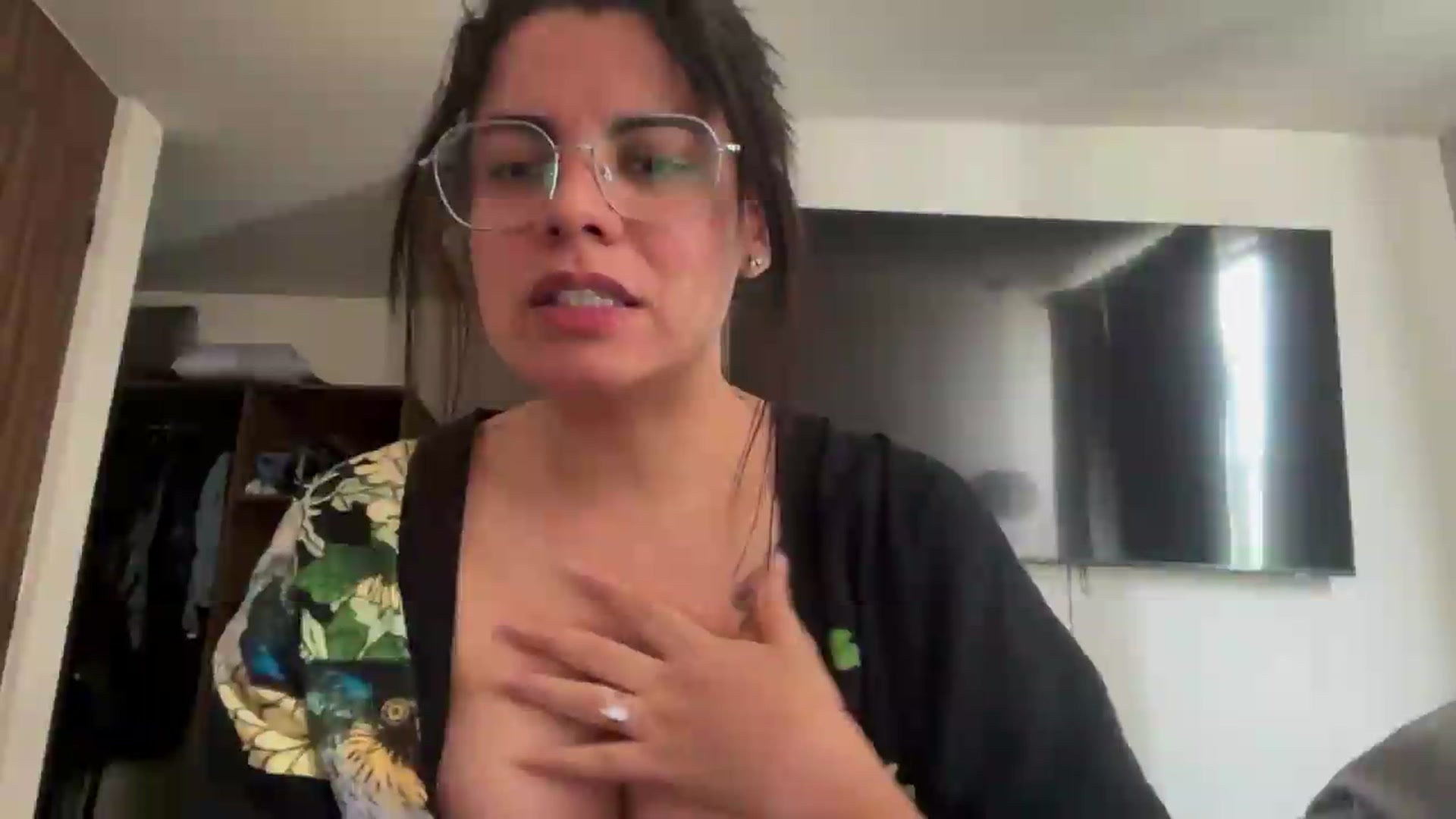 Gallery image thumbnail from Sasha_Noir's myfreecams stream on, 08/26/2026, 19:46 image 7 of 20