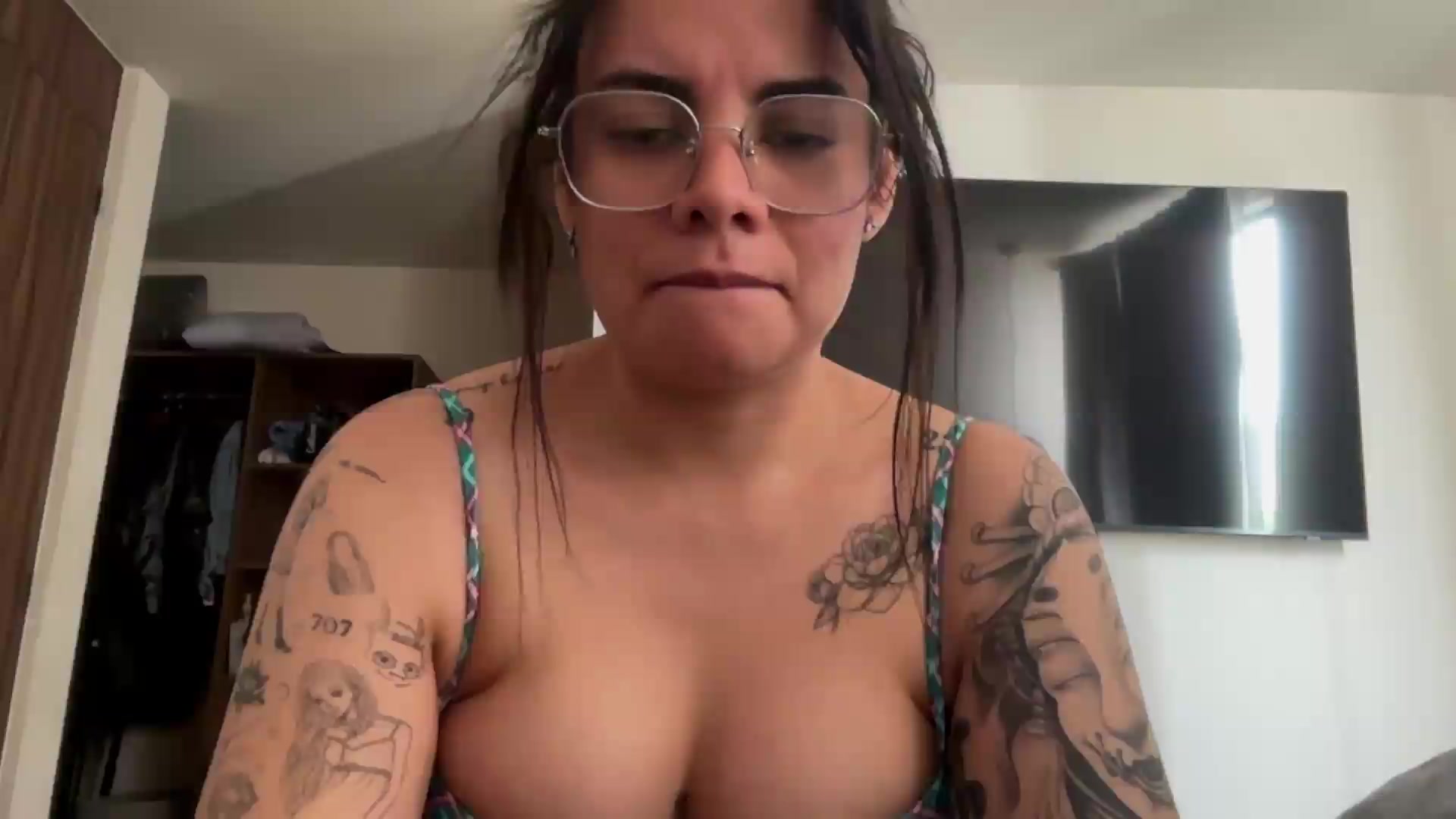 Gallery image thumbnail from Sasha_Noir's myfreecams stream on, 08/26/2026, 21:12 image 10 of 20