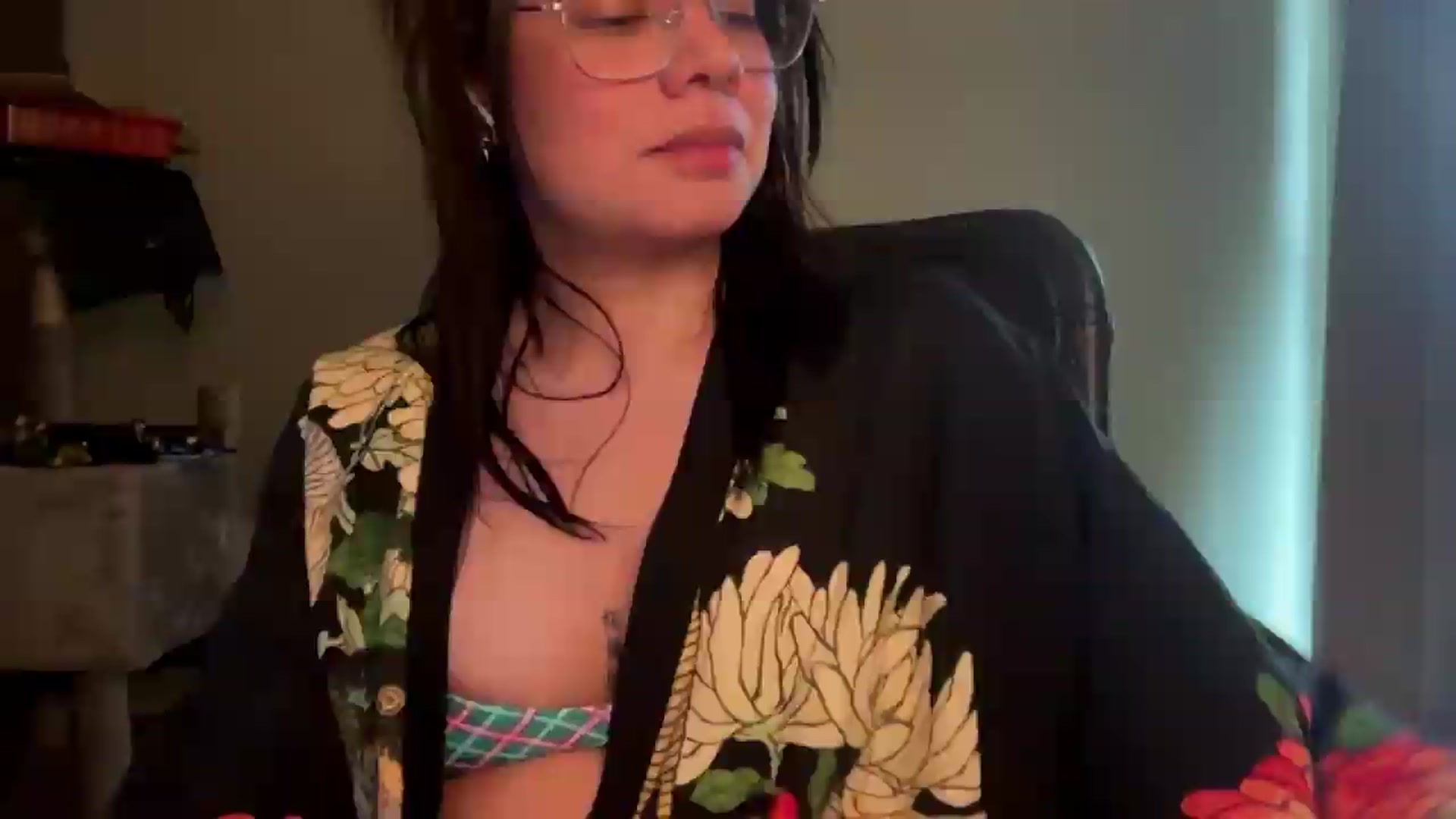 Gallery image thumbnail from Sasha_Noir's myfreecams stream on, 08/27/2026, 01:01 image 6 of 20