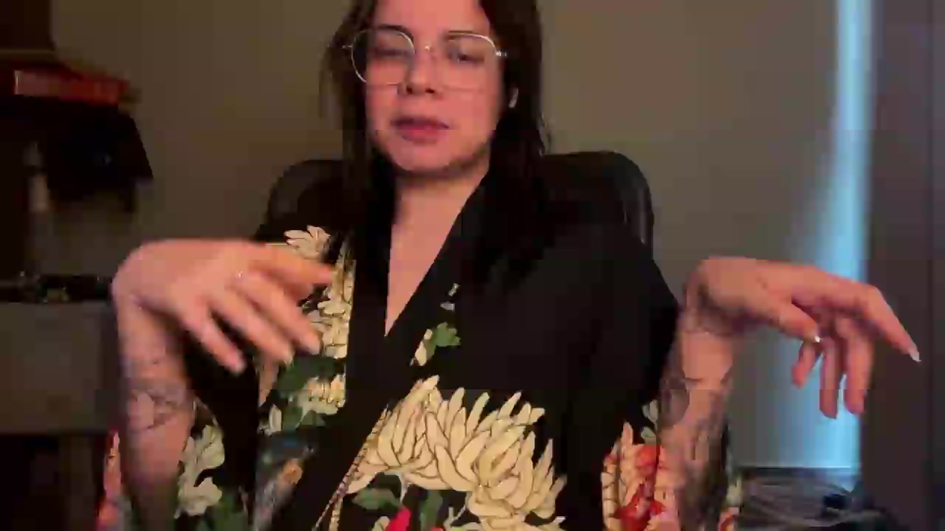 Gallery image thumbnail from Sasha_Noir's myfreecams stream on, 08/27/2026, 01:01 image 14 of 20