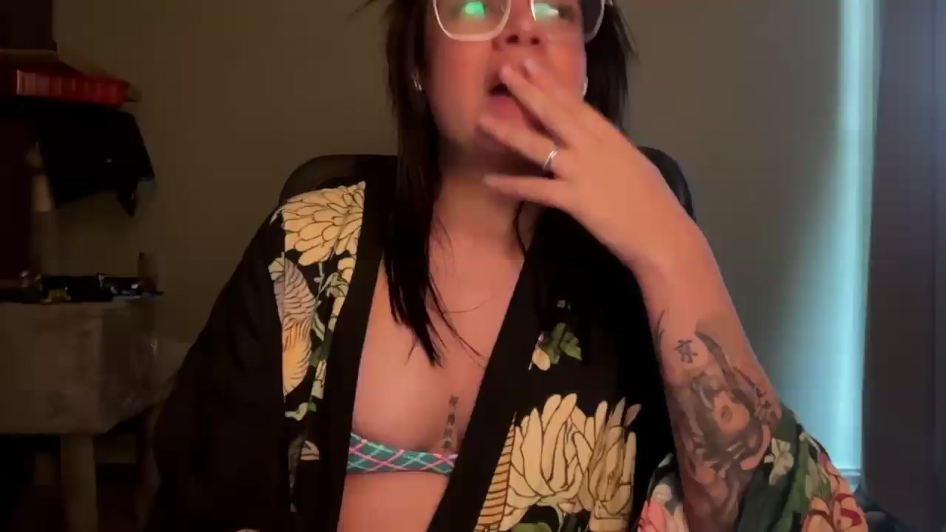Gallery image thumbnail from Sasha_Noir's myfreecams stream on, 08/27/2026, 01:01 image 10 of 20