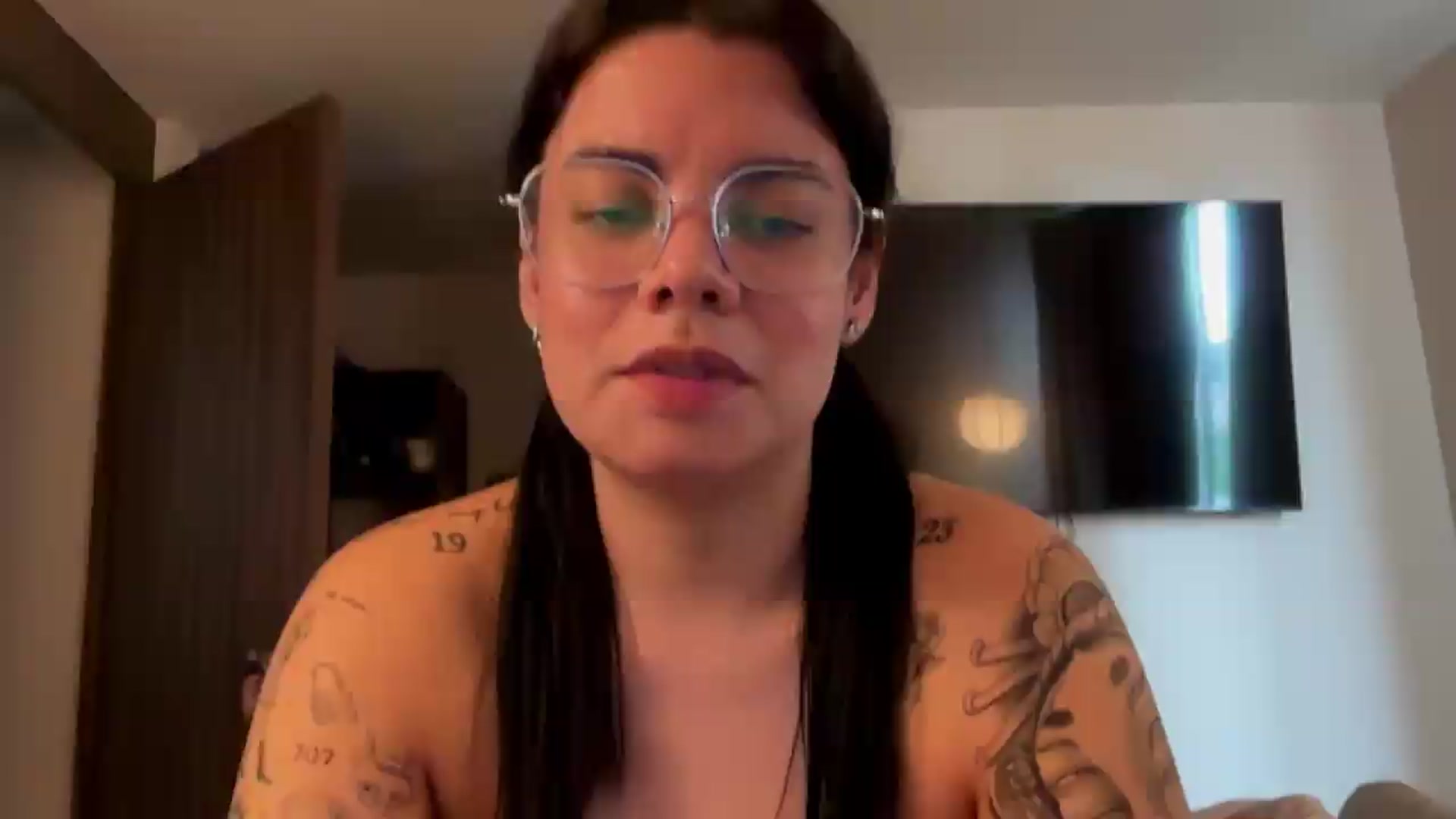 Gallery image thumbnail from Sasha_Noir's myfreecams stream on, 08/28/2026, 22:56 image 11 of 20