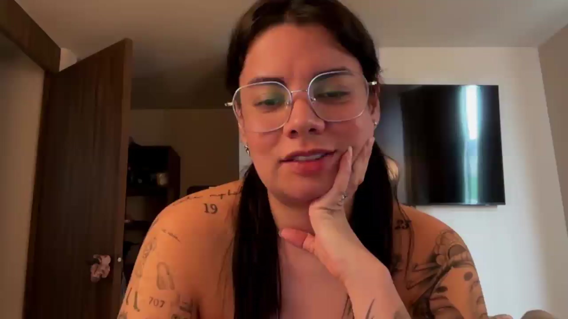 Gallery image thumbnail from Sasha_Noir's myfreecams stream on, 08/28/2026, 22:56 image 13 of 20