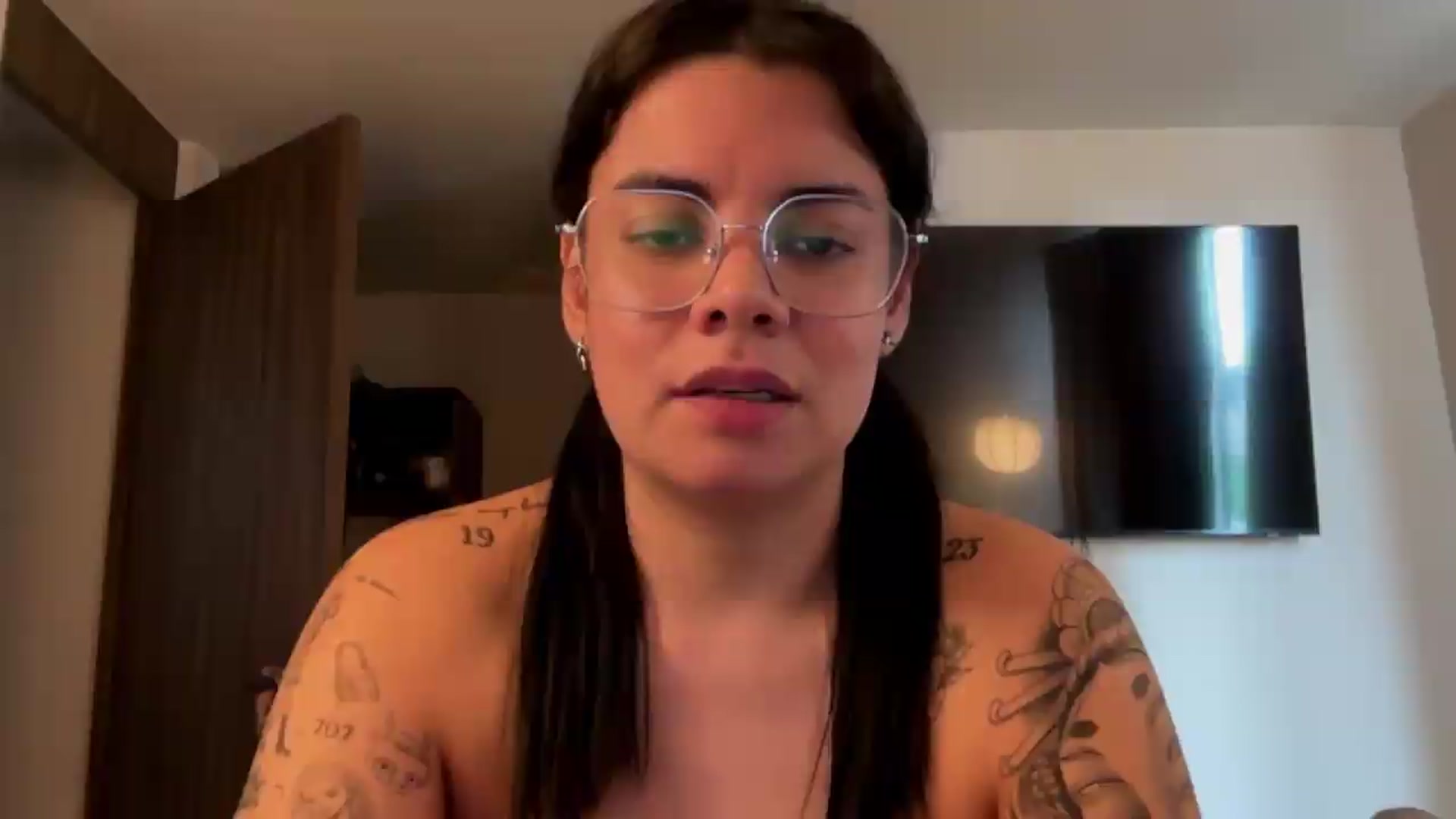 Gallery image thumbnail from Sasha_Noir's myfreecams stream on, 08/28/2026, 22:56 image 10 of 20