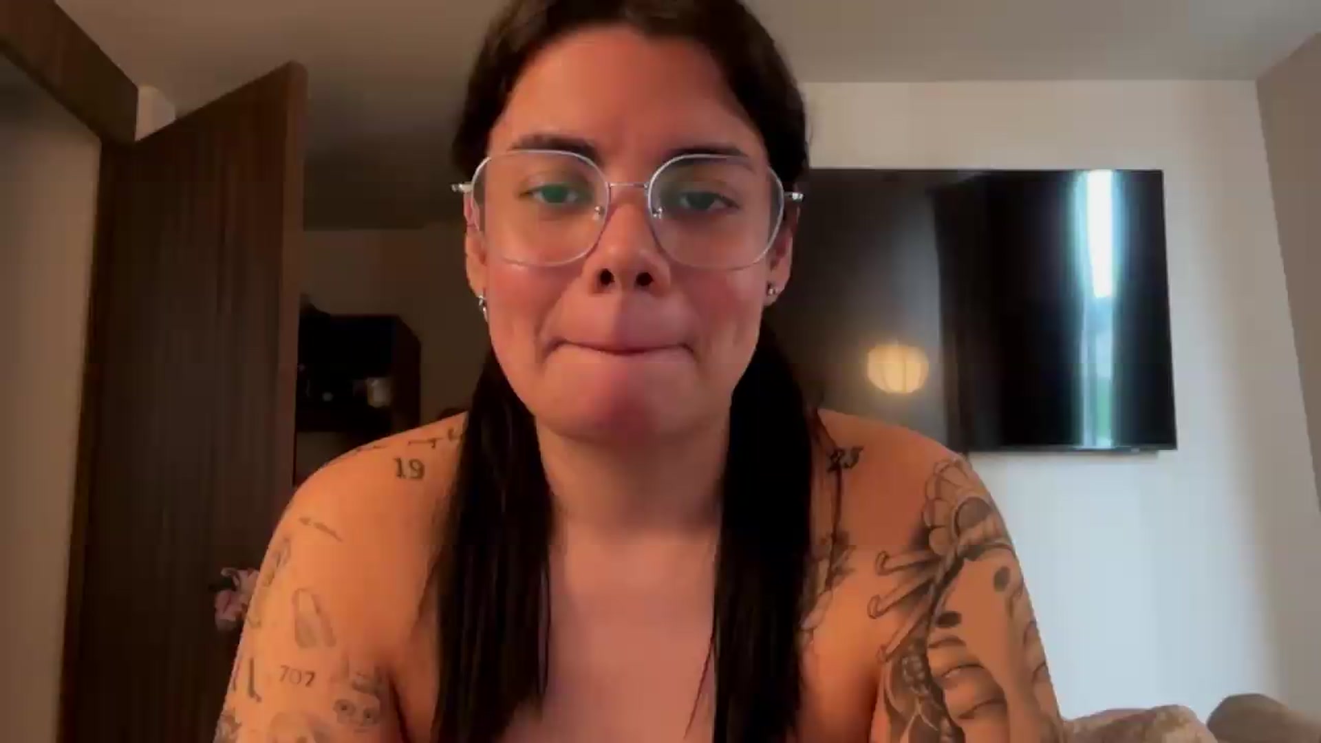 Gallery image thumbnail from Sasha_Noir's myfreecams stream on, 08/28/2026, 22:56 image 12 of 20