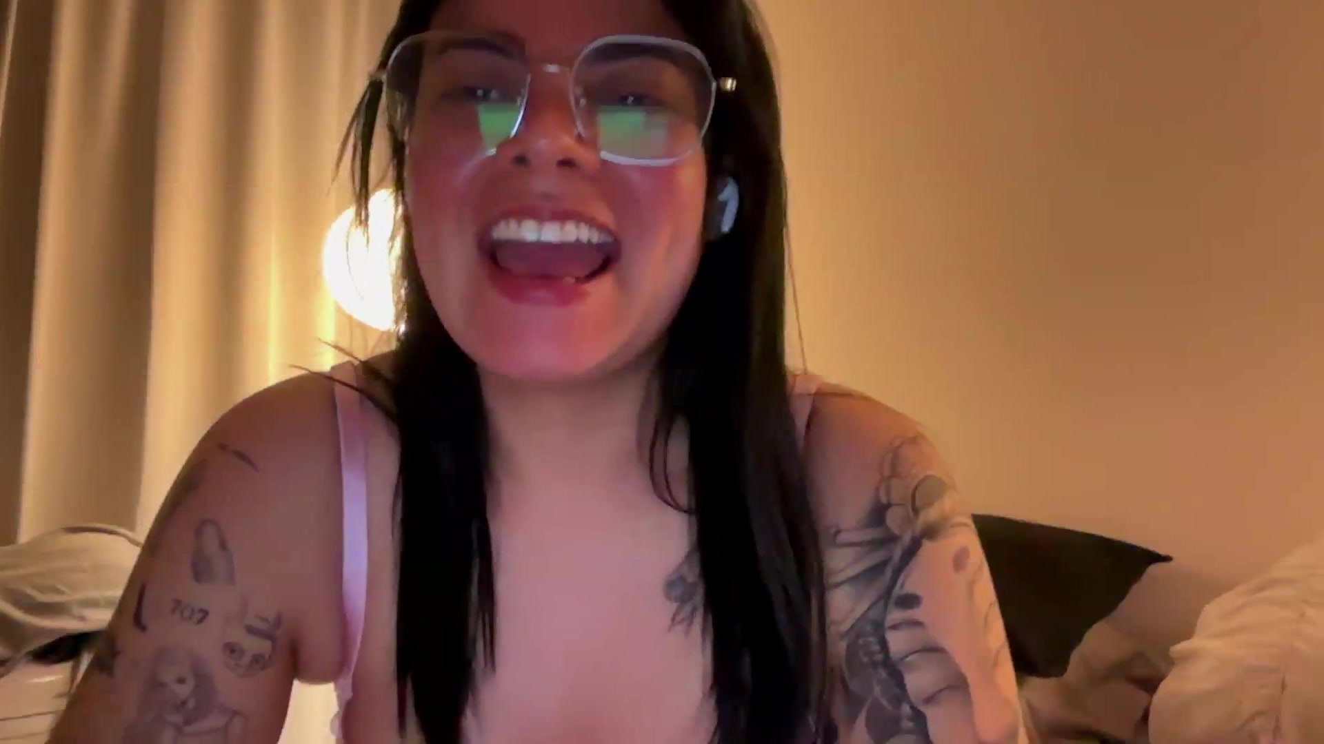 Gallery image thumbnail from Sasha_Noir's myfreecams stream on, 09/04/2026, 01:33 image 10 of 20