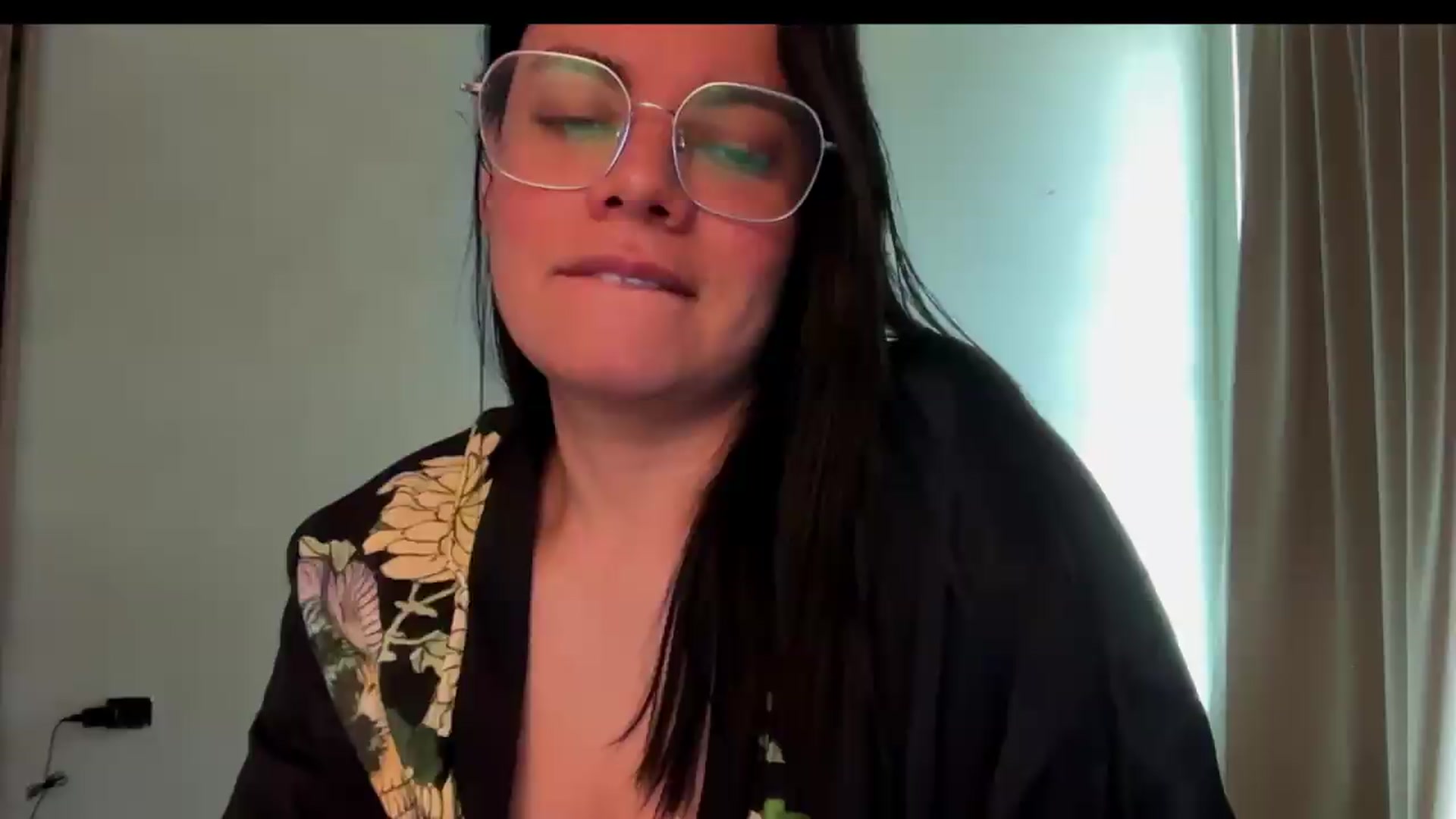 Gallery image thumbnail from Sasha_Noir's myfreecams stream on, 09/10/2026, 20:27 image 13 of 20