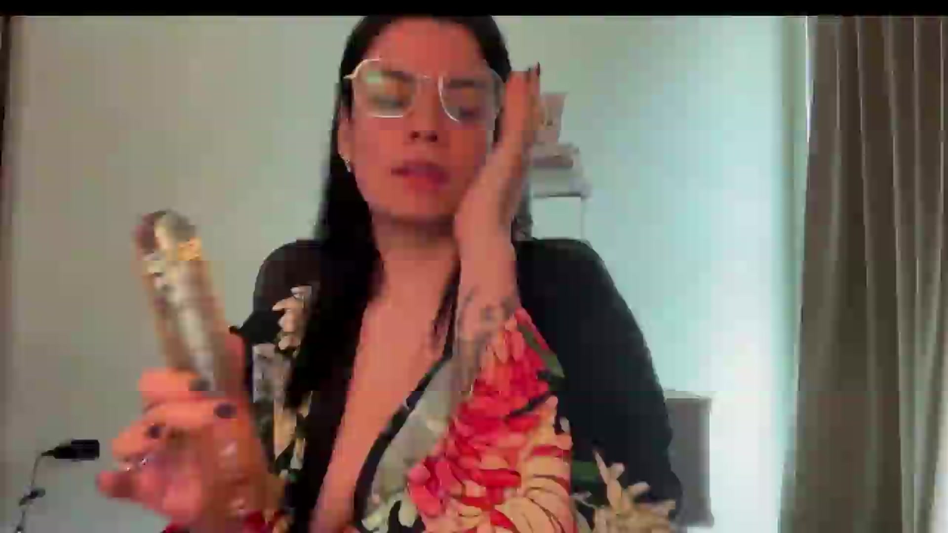 Gallery image thumbnail from Sasha_Noir's myfreecams stream on, 09/10/2026, 21:21 image 6 of 20