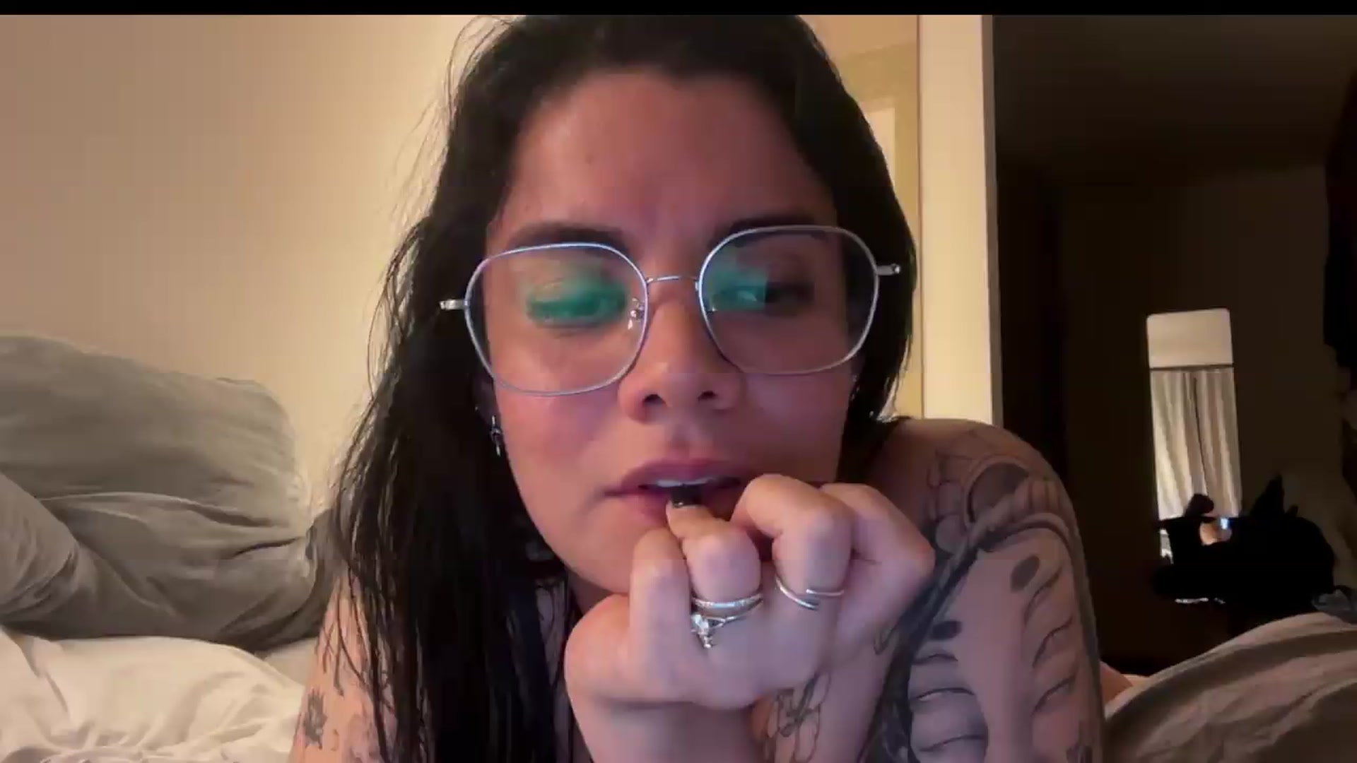 Gallery image thumbnail from Sasha_Noir's myfreecams stream on, 09/17/2026, 02:40 image 17 of 20