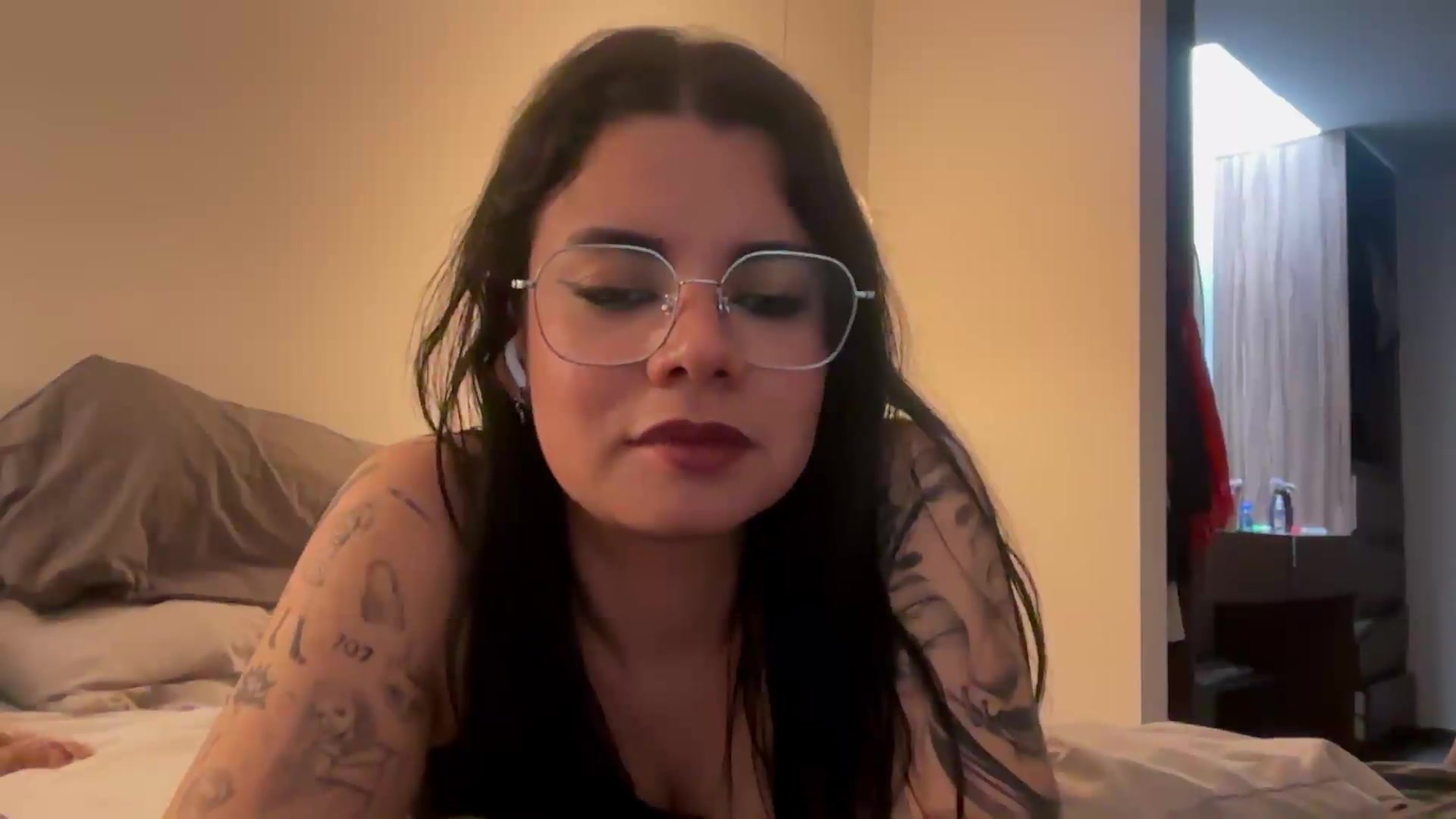 Gallery image thumbnail from Sasha_Noir's myfreecams stream on, 09/26/2026, 22:57 image 17 of 20
