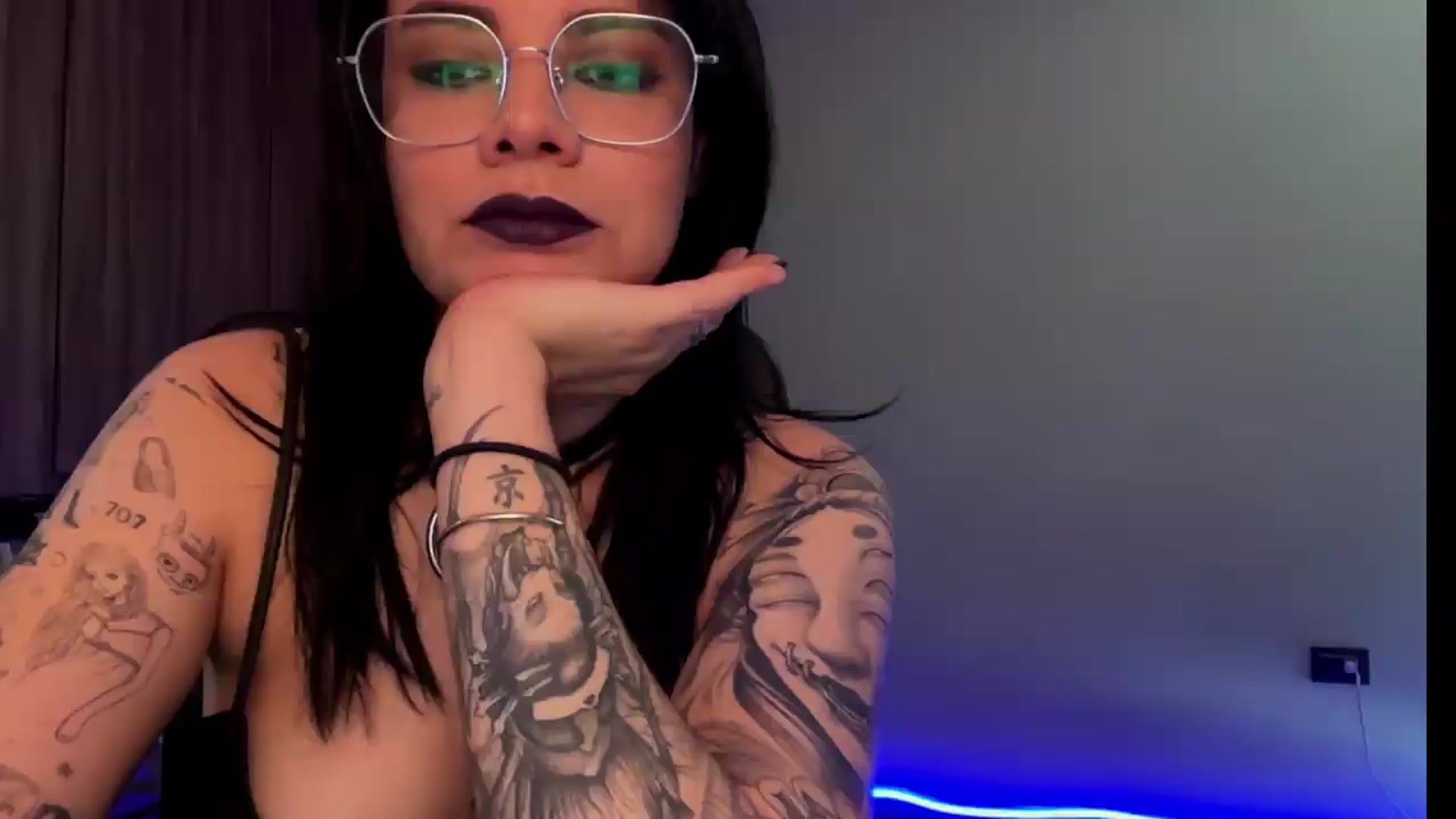 Gallery image thumbnail from Sasha_Noir's myfreecams stream on, 09/30/2026, 19:31 image 2 of 20