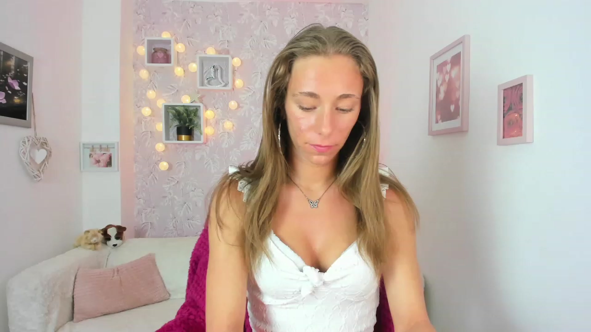 Gallery image thumbnail from Sasha_White18's myfreecams stream on, 05/23/2023, 13:36 image 10 of 20