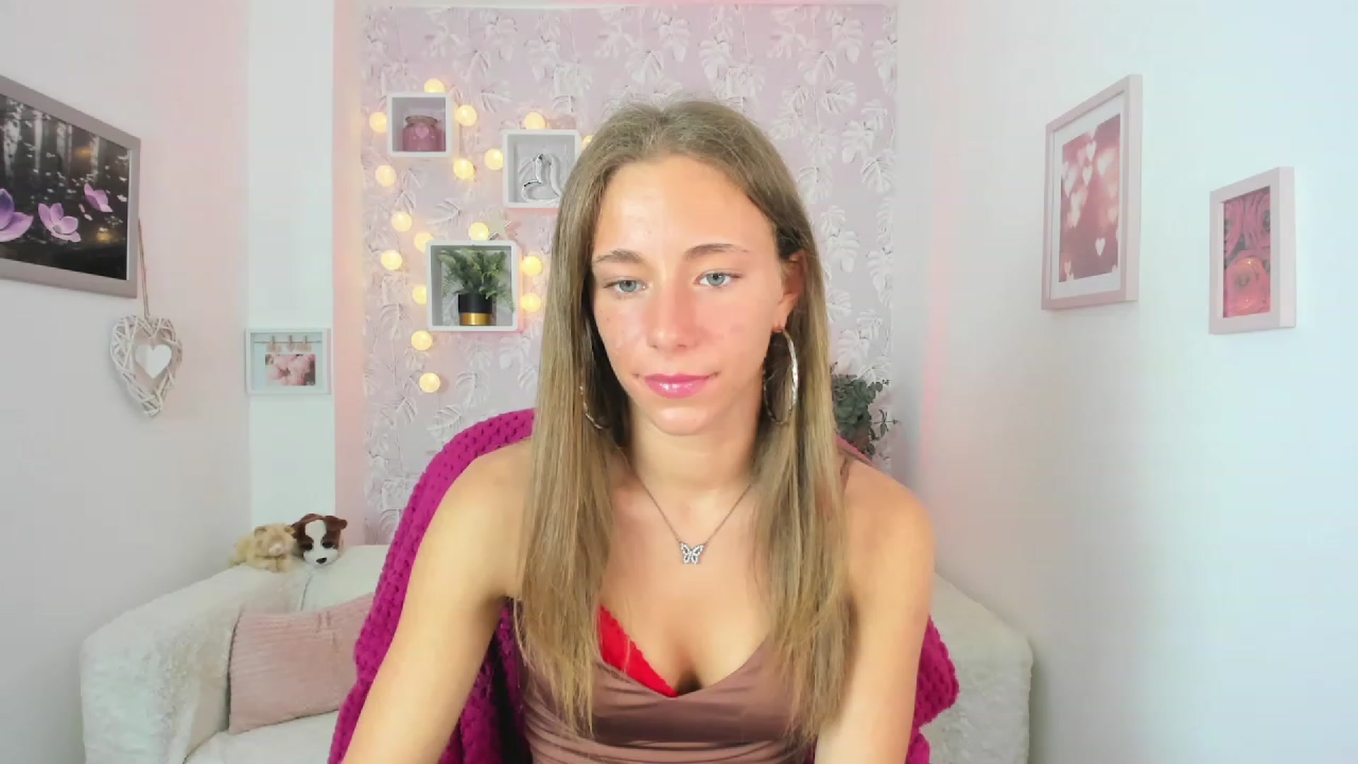 Gallery image thumbnail from Sasha_White18's myfreecams stream on, 05/24/2023, 12:12 image 10 of 20