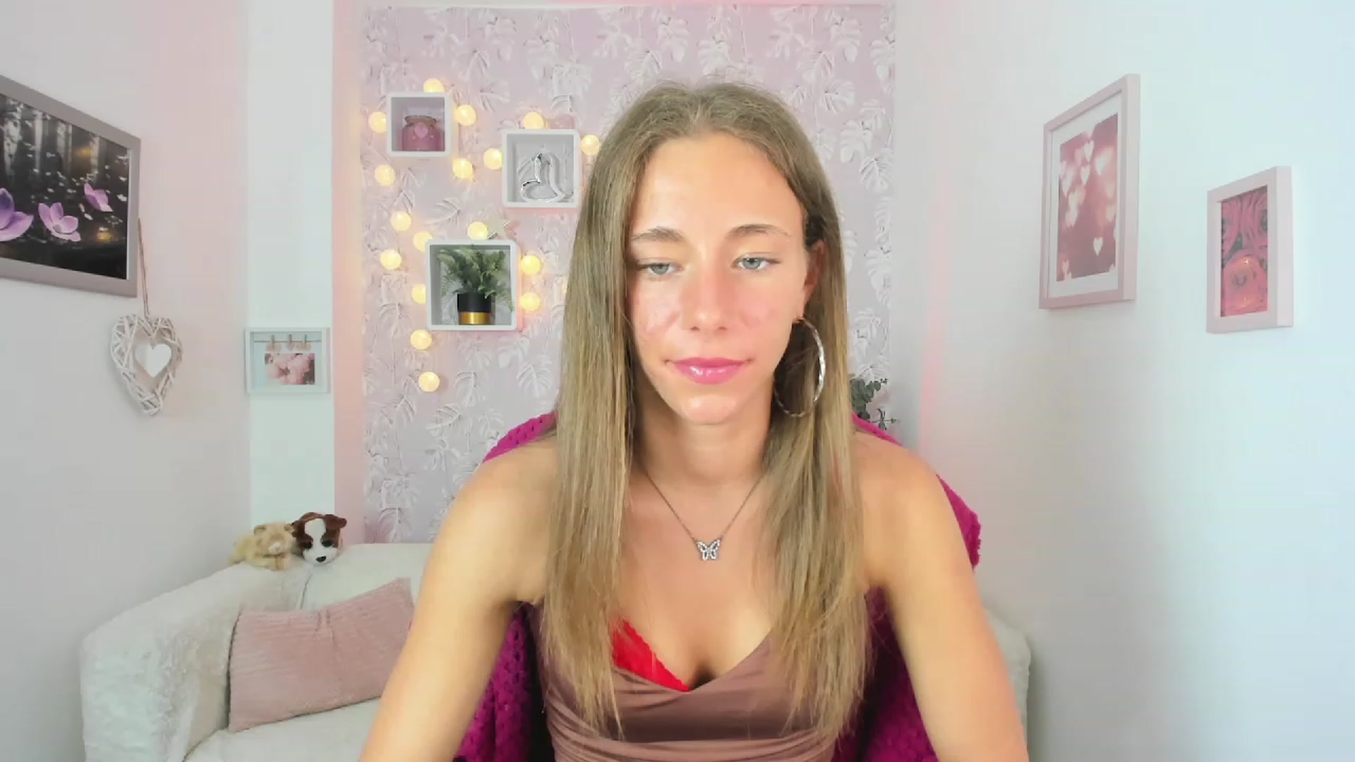 Gallery image thumbnail from Sasha_White18's myfreecams stream on, 05/24/2023, 12:12 image 13 of 20