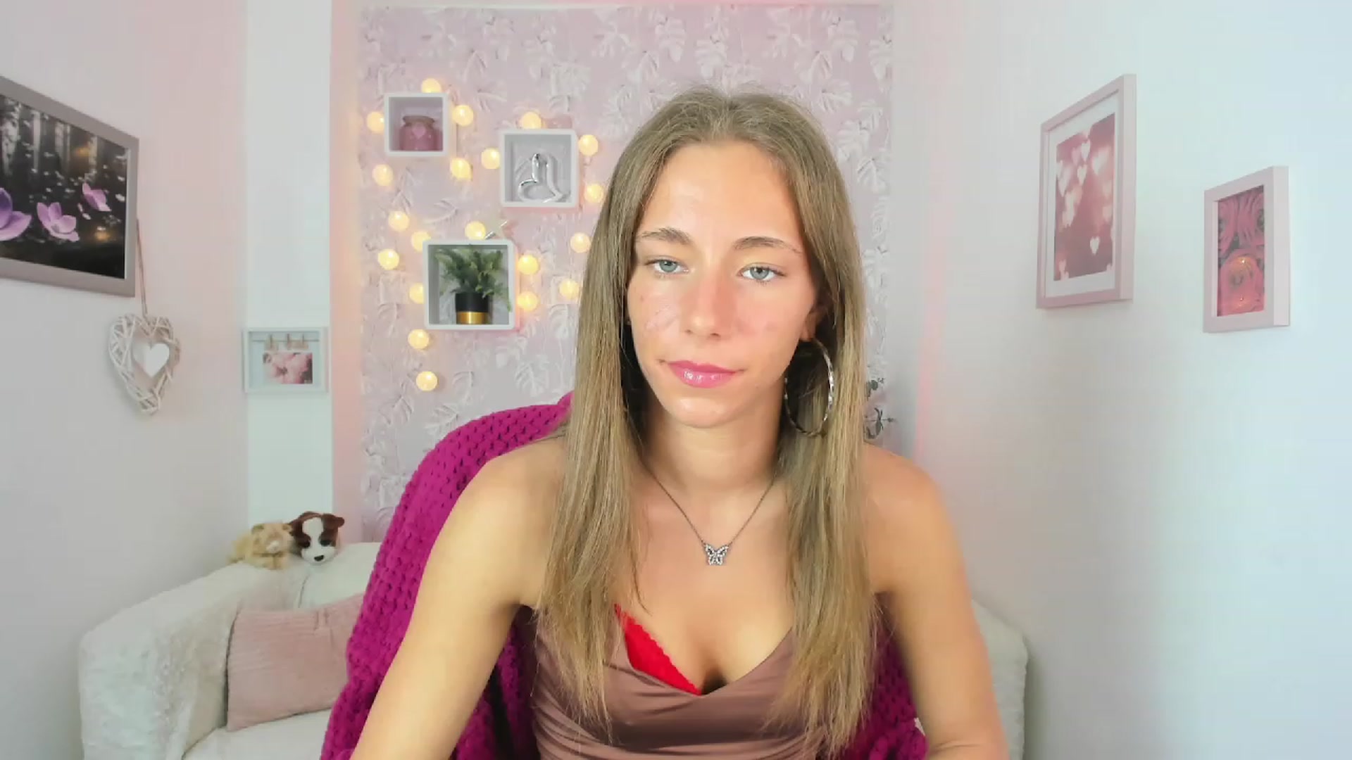 Gallery image thumbnail from Sasha_White18's myfreecams stream on, 05/24/2023, 12:12 image 4 of 20