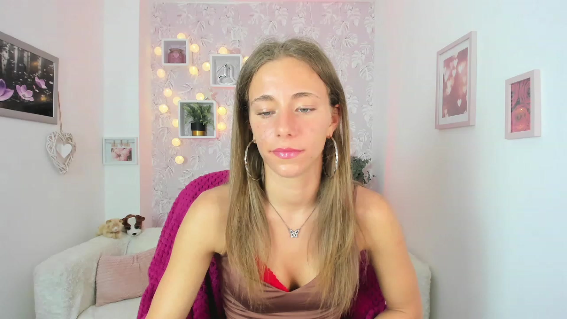 Gallery image thumbnail from Sasha_White18's myfreecams stream on, 05/24/2023, 12:12 image 2 of 20