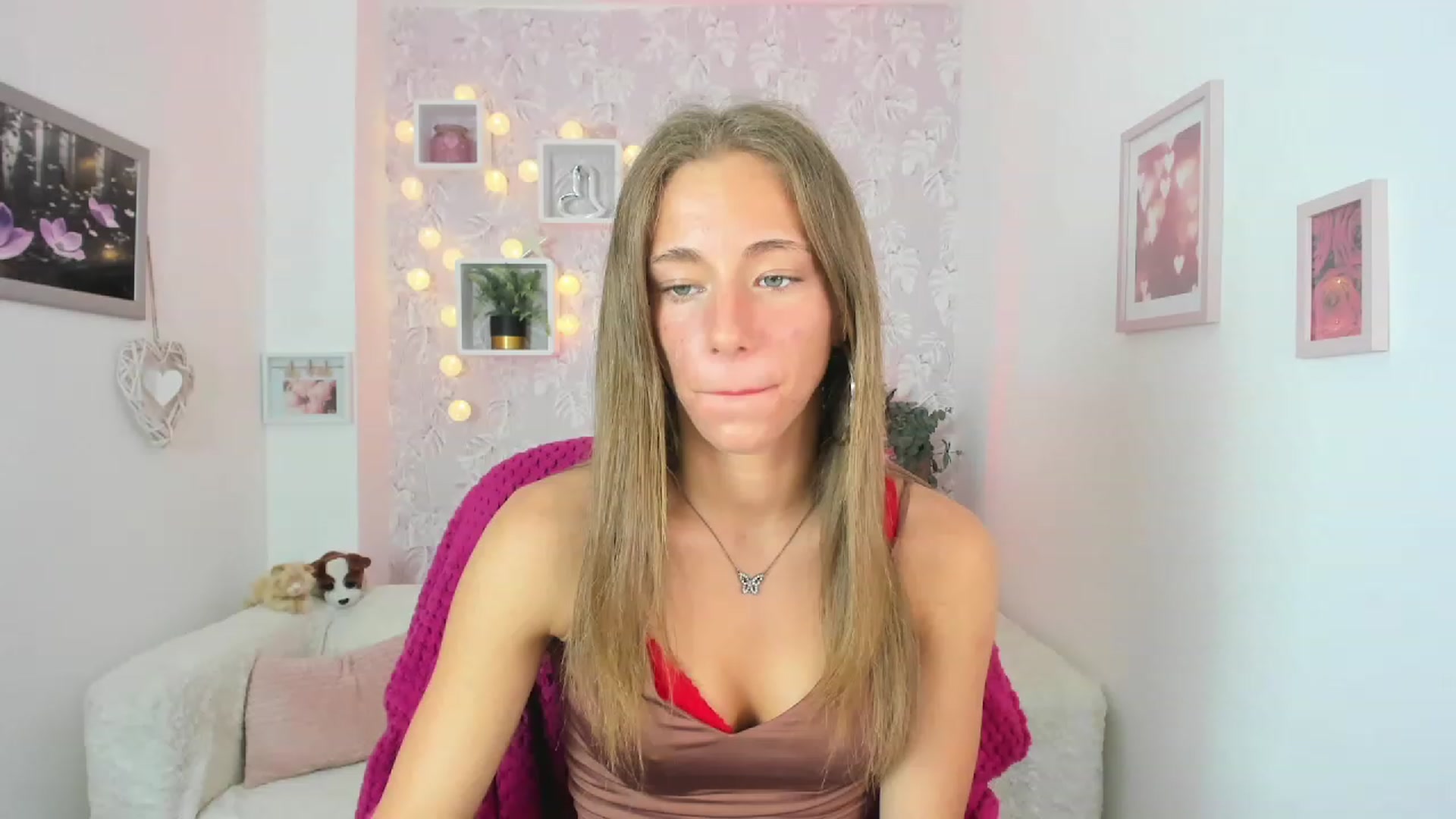 Gallery image thumbnail from Sasha_White18's myfreecams stream on, 05/24/2023, 12:12 image 8 of 20