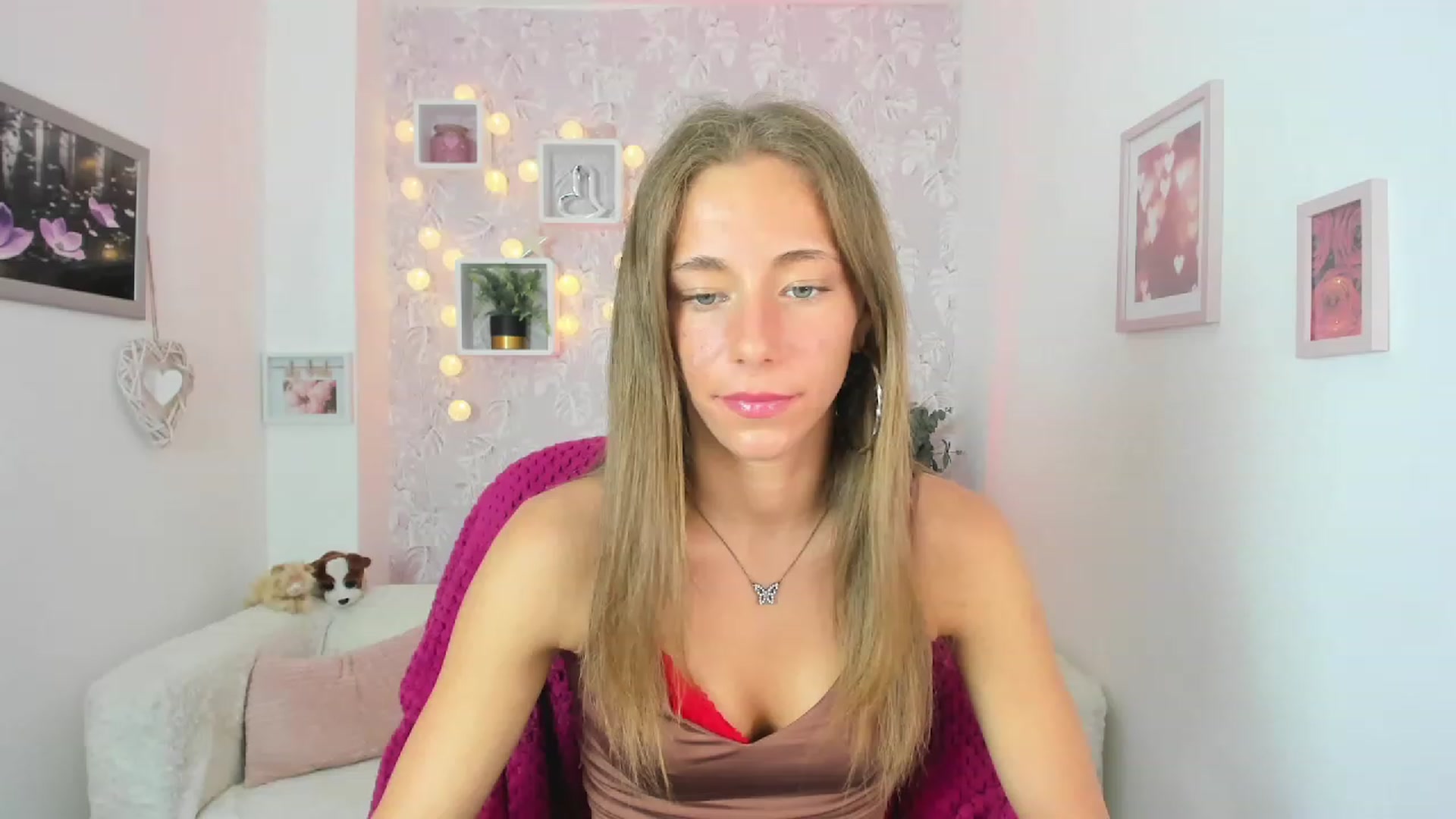 Gallery image thumbnail from Sasha_White18's myfreecams stream on, 05/24/2023, 12:12 image 7 of 20