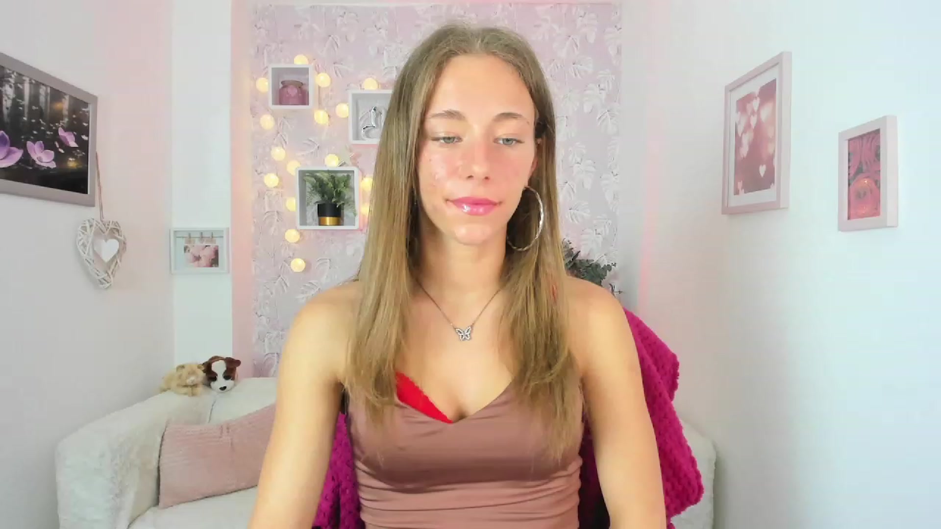 Gallery image thumbnail from Sasha_White18's myfreecams stream on, 05/24/2023, 12:12 image 11 of 20