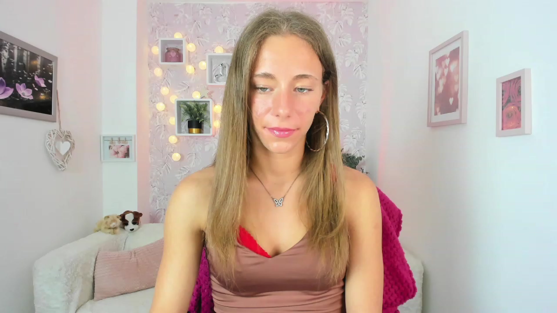 Gallery image thumbnail from Sasha_White18's myfreecams stream on, 05/24/2023, 12:12 image 12 of 20