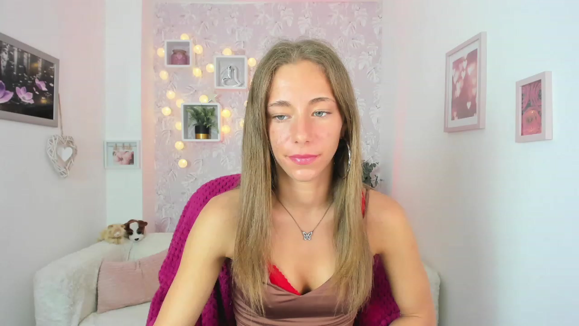 Gallery image thumbnail from Sasha_White18's myfreecams stream on, 05/24/2023, 12:12 image 6 of 20