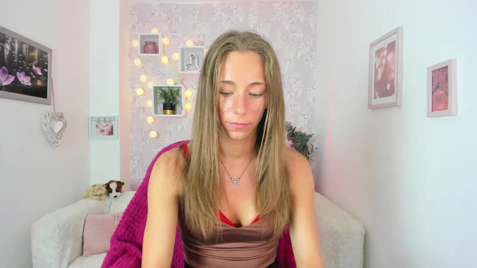 Gallery image thumbnail from Sasha_White18's myfreecams stream on, 05/24/2023, 15:34 image 15 of 20