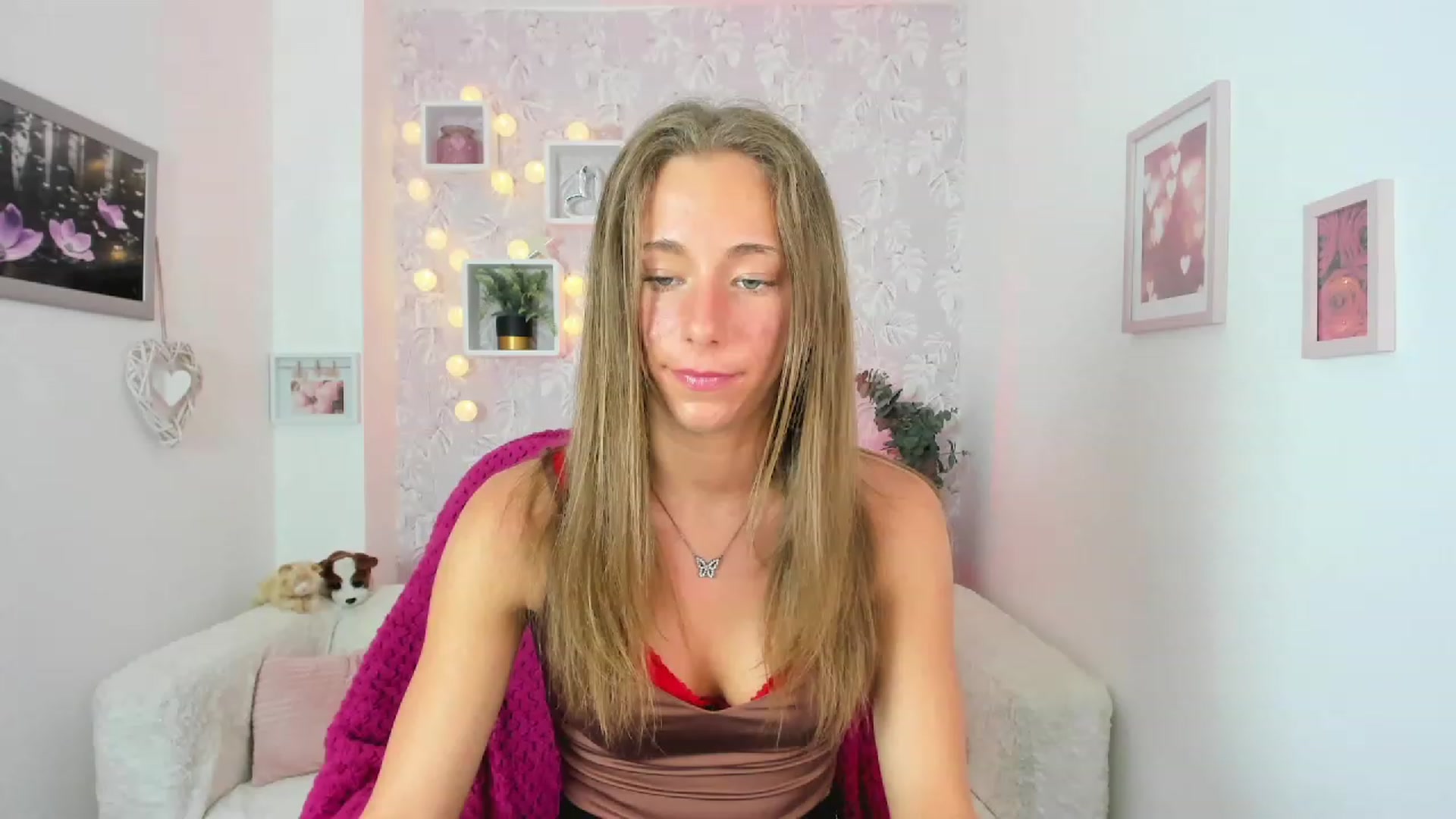 Gallery image thumbnail from Sasha_White18's myfreecams stream on, 05/24/2023, 15:34 image 14 of 20