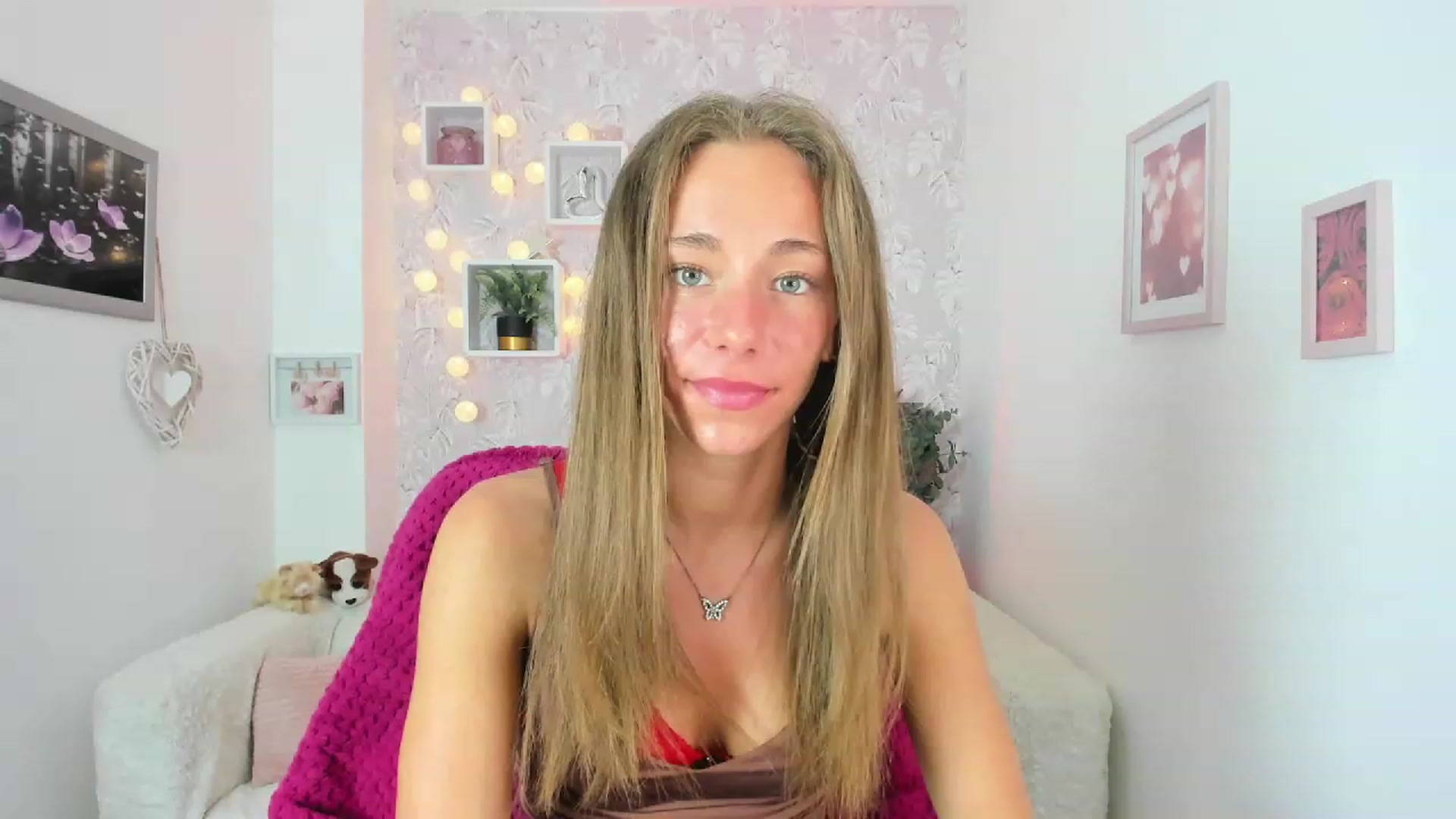 Gallery image thumbnail from Sasha_White18's myfreecams stream on, 05/24/2023, 16:47 image 14 of 20