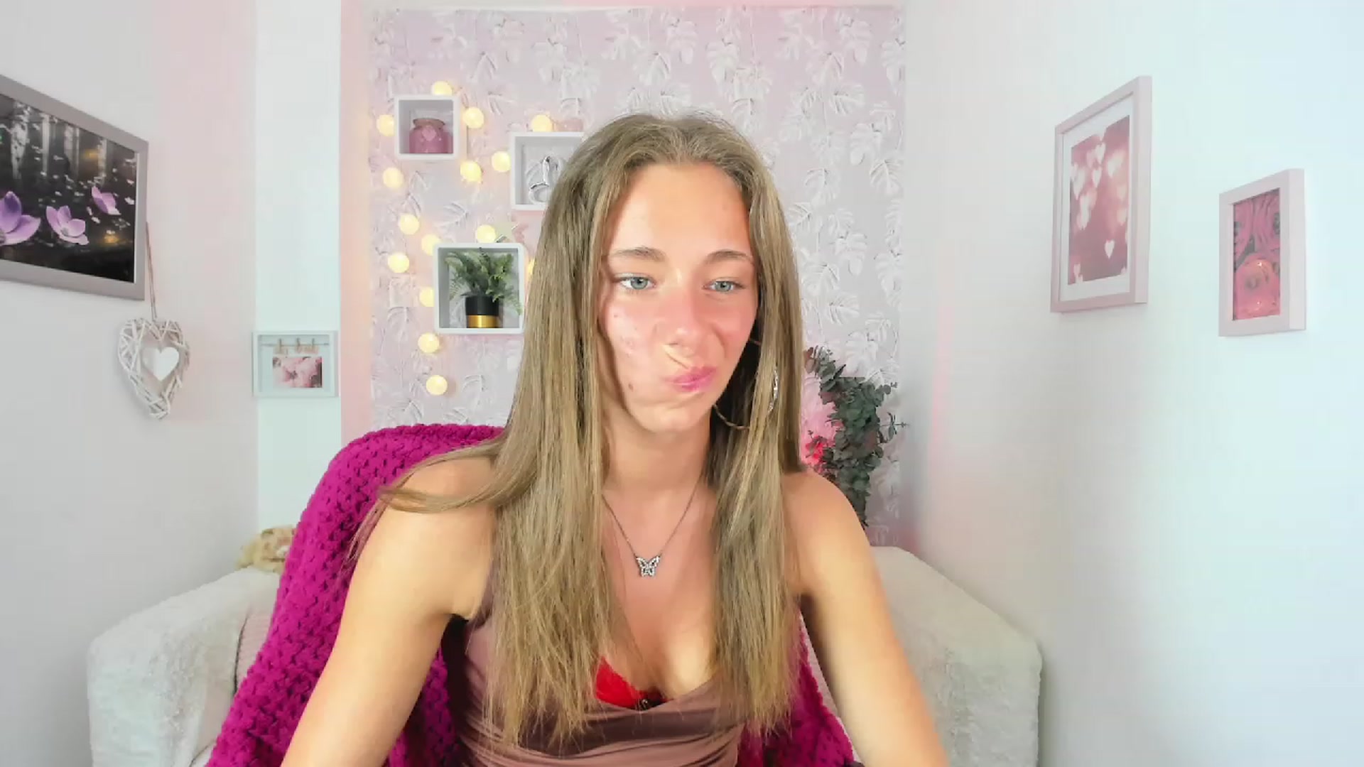 Gallery image thumbnail from Sasha_White18's myfreecams stream on, 05/24/2023, 16:47 image 17 of 20