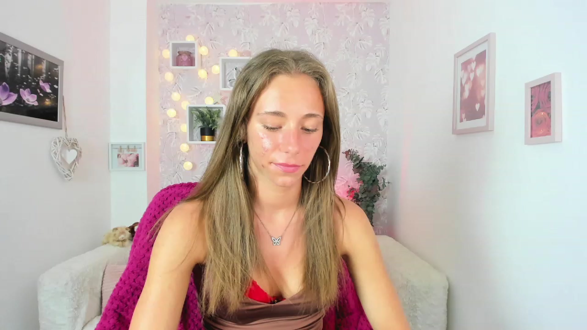 Gallery image thumbnail from Sasha_White18's myfreecams stream on, 05/24/2023, 16:47 image 16 of 20