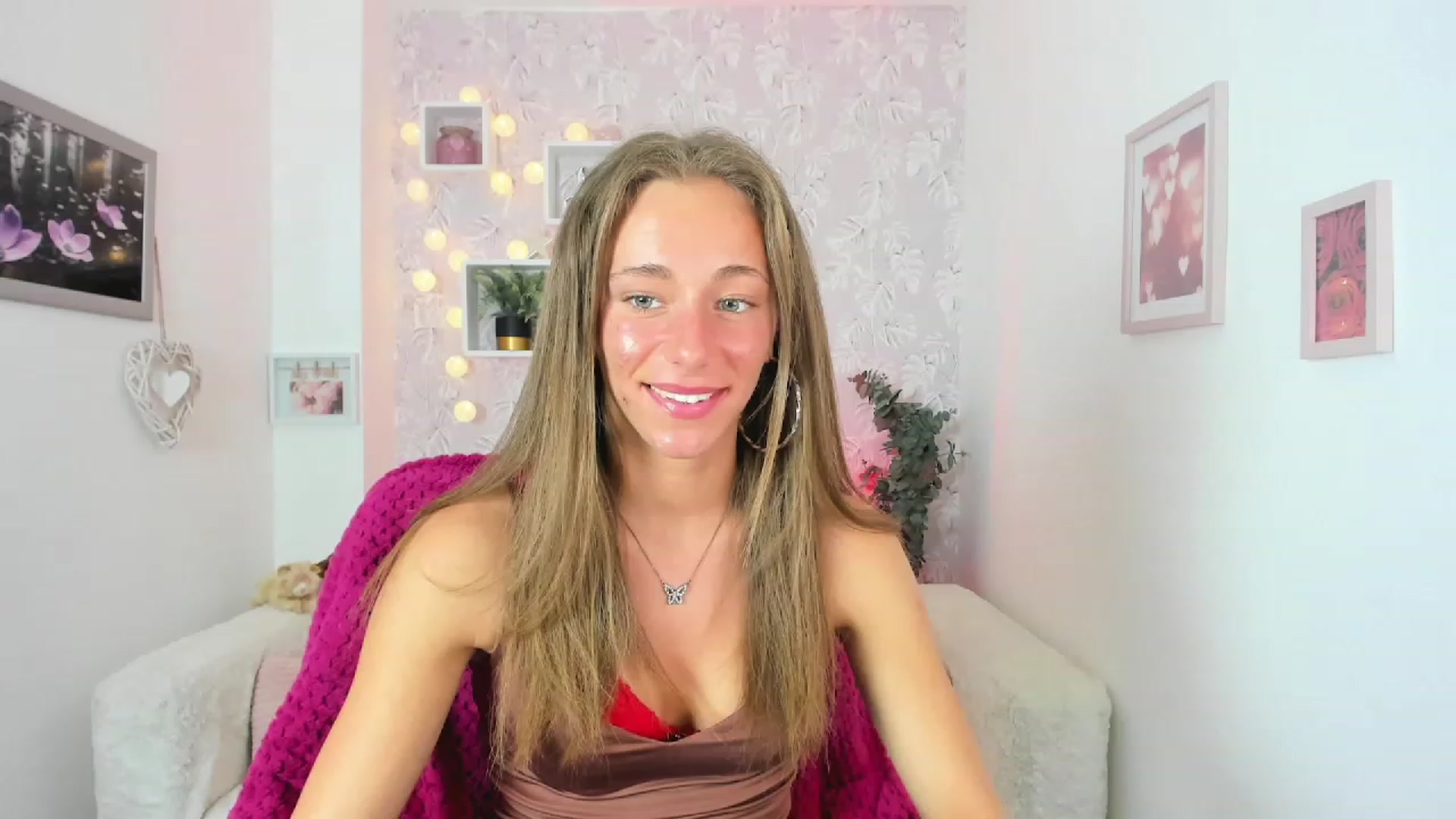 Gallery image thumbnail from Sasha_White18's myfreecams stream on, 05/24/2023, 16:47 image 15 of 20