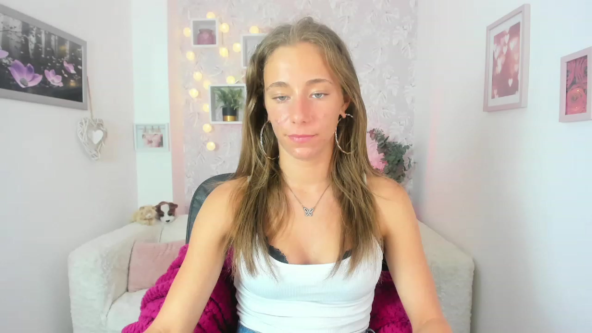 Gallery image thumbnail from Sasha_White18's myfreecams stream on, 05/25/2023, 15:33 image 8 of 20